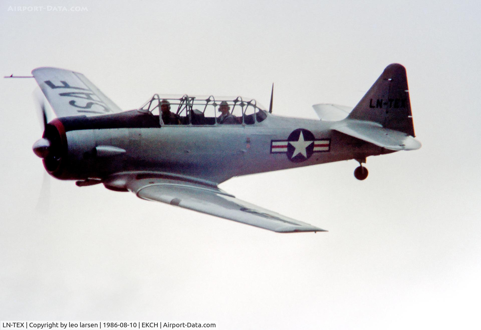 LN-TEX, 1944 Noorduyn AT-16 Harvard IIB C/N 14A-2268, Copenhagen Kastrup 10.8.86