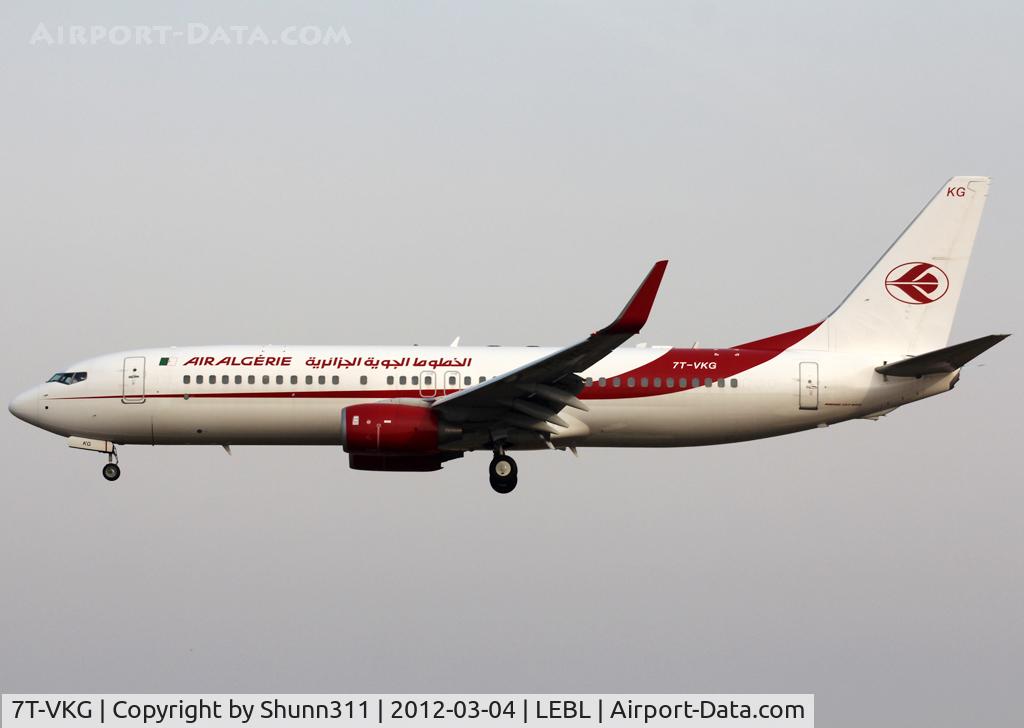 7T-VKG, 2011 Boeing 737-8D6 C/N 40861, Landing rwy 25R