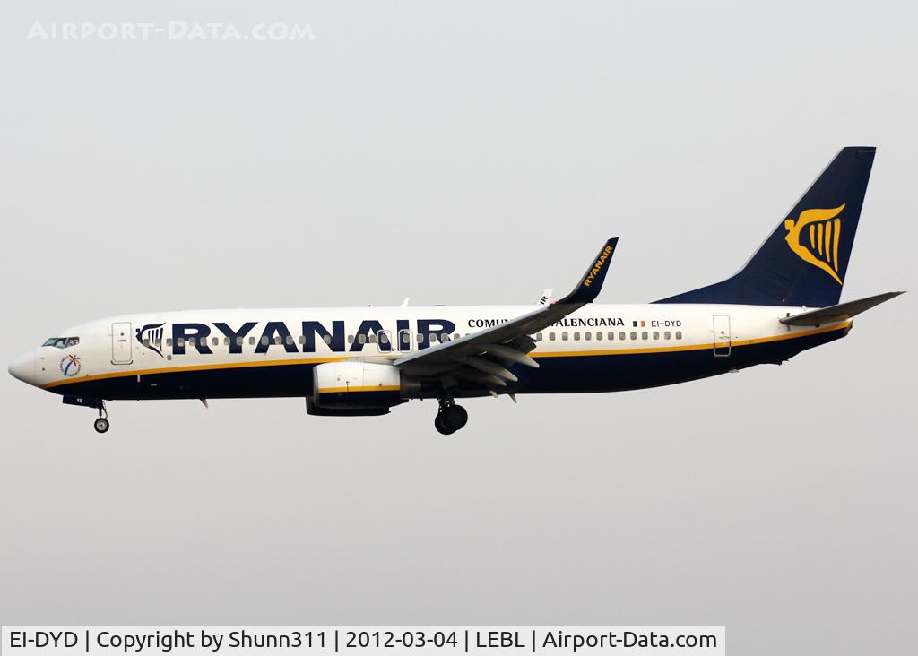 EI-DYD, 2008 Boeing 737-8AS C/N 33632, Landing rwy 25R