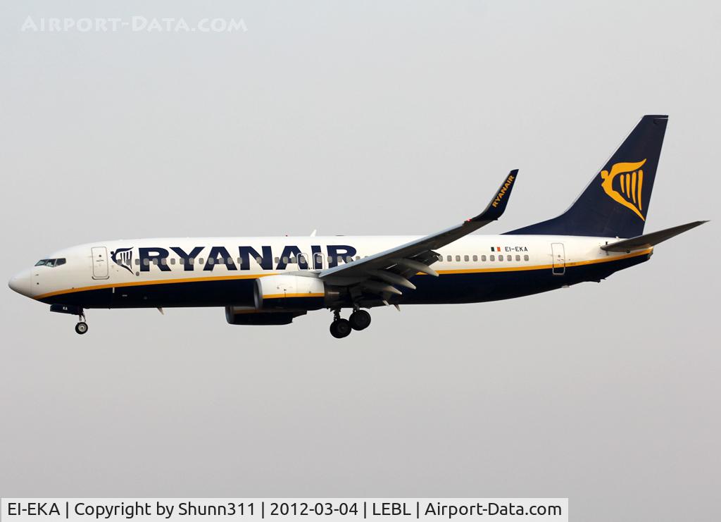 EI-EKA, 2009 Boeing 737-8AS C/N 35022, Landing rwy 25
