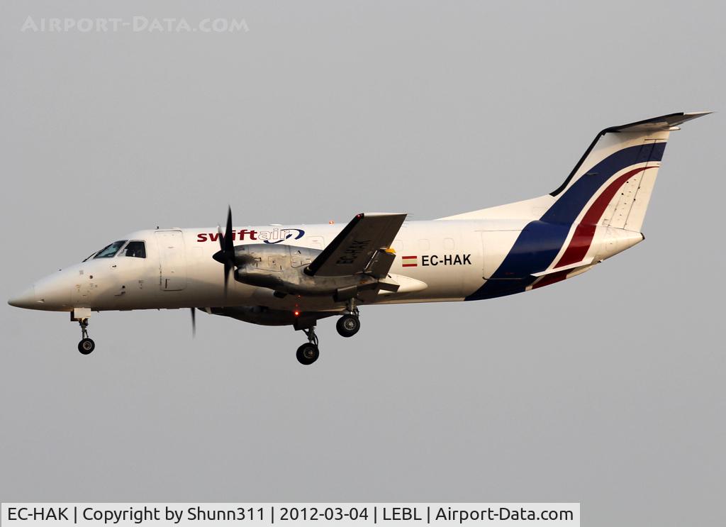 EC-HAK, 1985 Embraer EMB-120RT Brasilia C/N 120008, Landing rwy 25