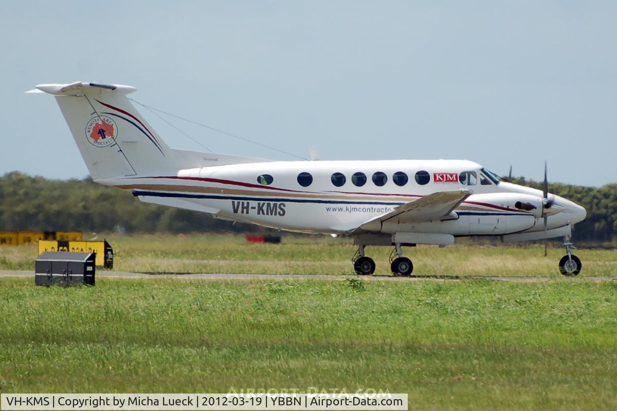 VH-KMS, 1999 Raytheon B200 King Air C/N BB-1667, At Brisbane