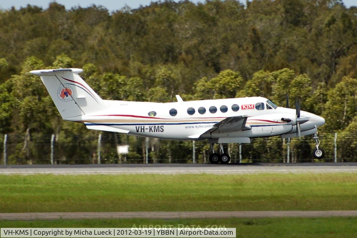 VH-KMS, 1999 Raytheon B200 King Air C/N BB-1667, At Brisbane