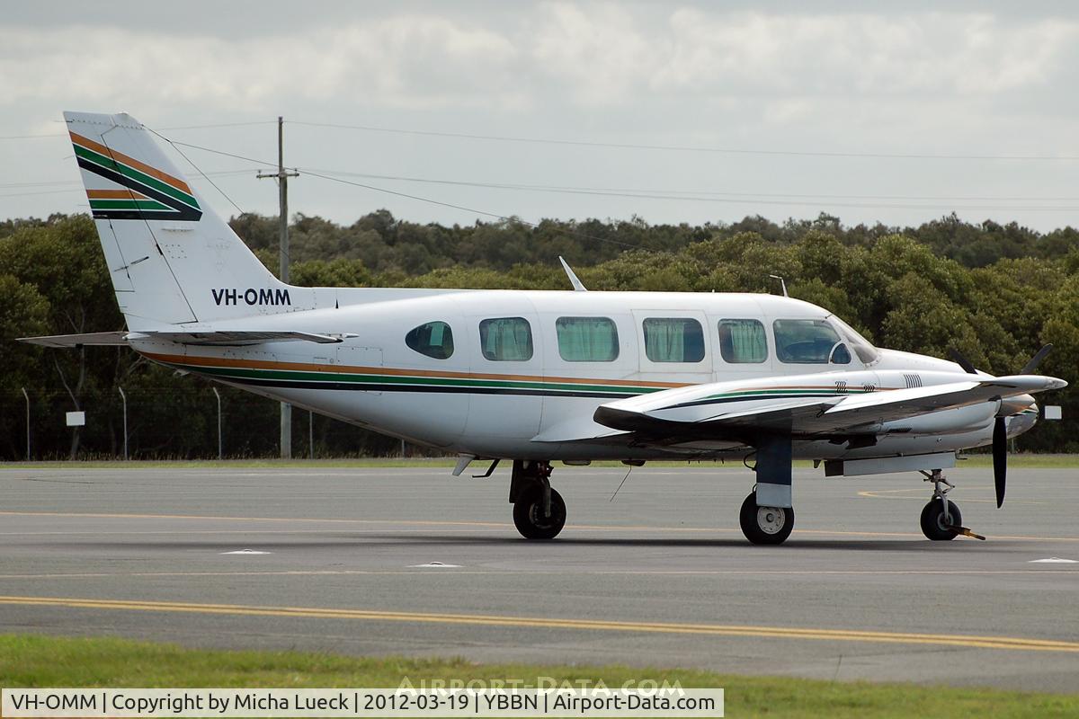 VH-OMM, 1981 Piper PA-31-350 Chieftain C/N 31-8152153, At Brisbane