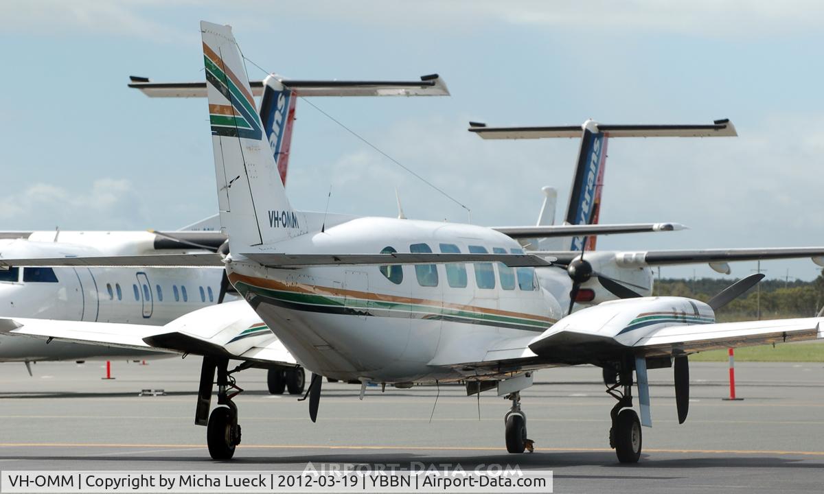 VH-OMM, 1981 Piper PA-31-350 Chieftain C/N 31-8152153, At Brisbane