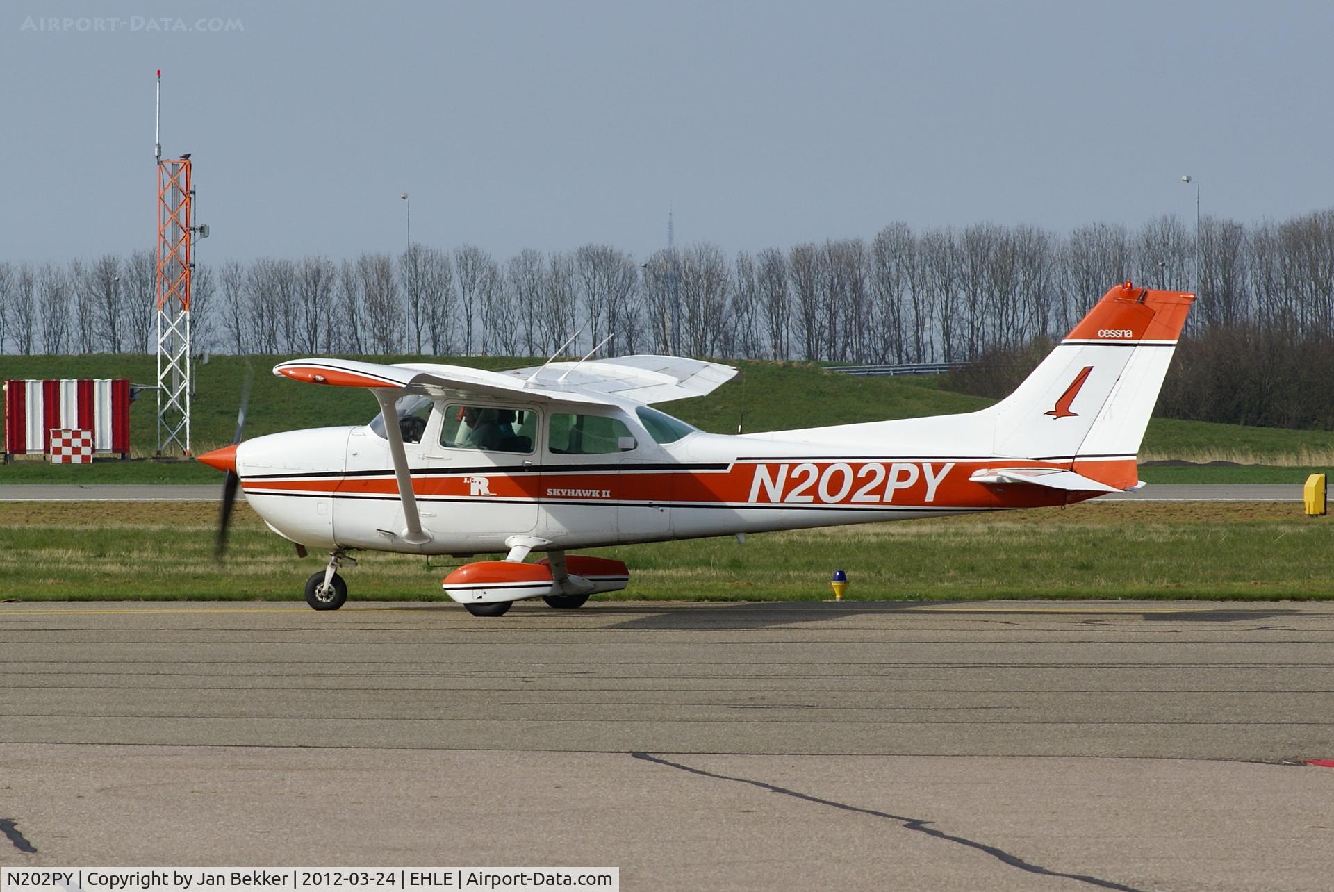 N202PY, 1978 Cessna 172N C/N 17271126, Lelystad Airport