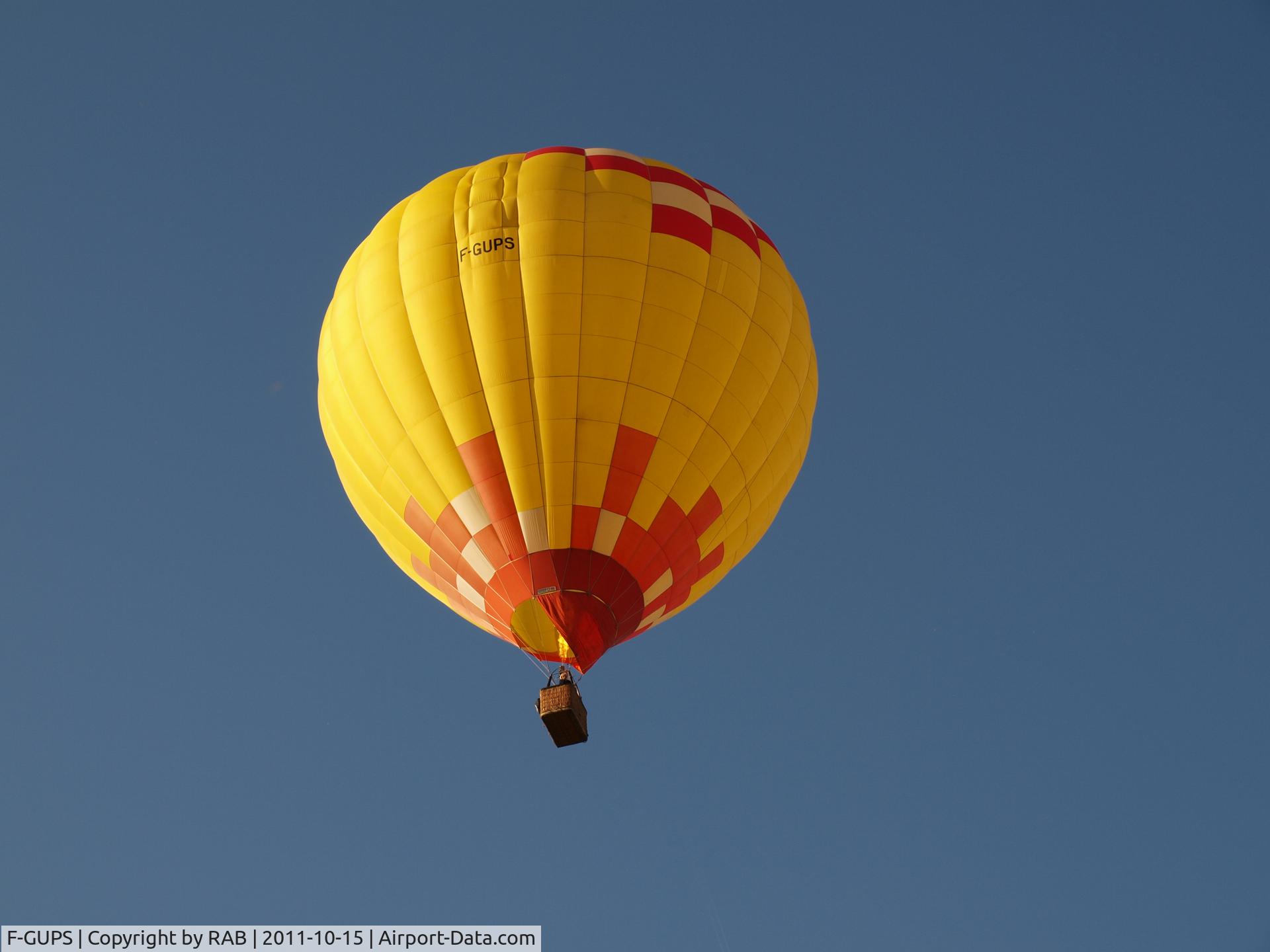 F-GUPS, Cameron Balloons N-120 C/N 10248, Over Normandie 2011