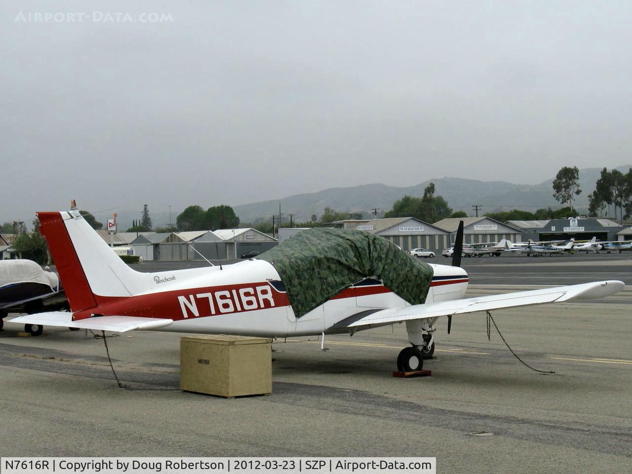 N7616R, 1969 Beech B23 Musketeer C/N M-1239, 1969 Beech B23 MUSKETEER CUSTOM III, Lycoming O&VO-360 180 Hp, bonded wing construction, trailing link gear. In 1966 at 21D I met/spoke with John Elliott who led  Beech's 19/23 design team.