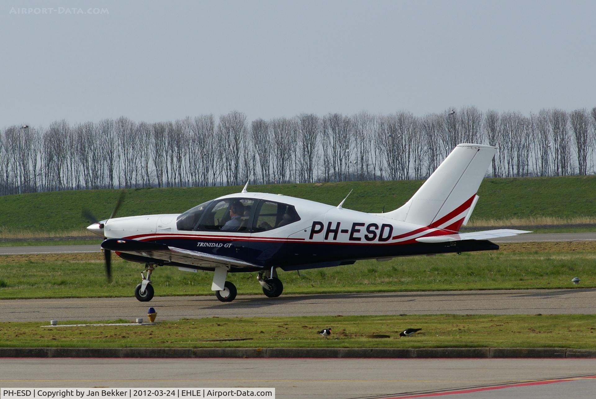 PH-ESD, 2000 Socata TB-20 GT C/N 2205, Airport Lelystad
