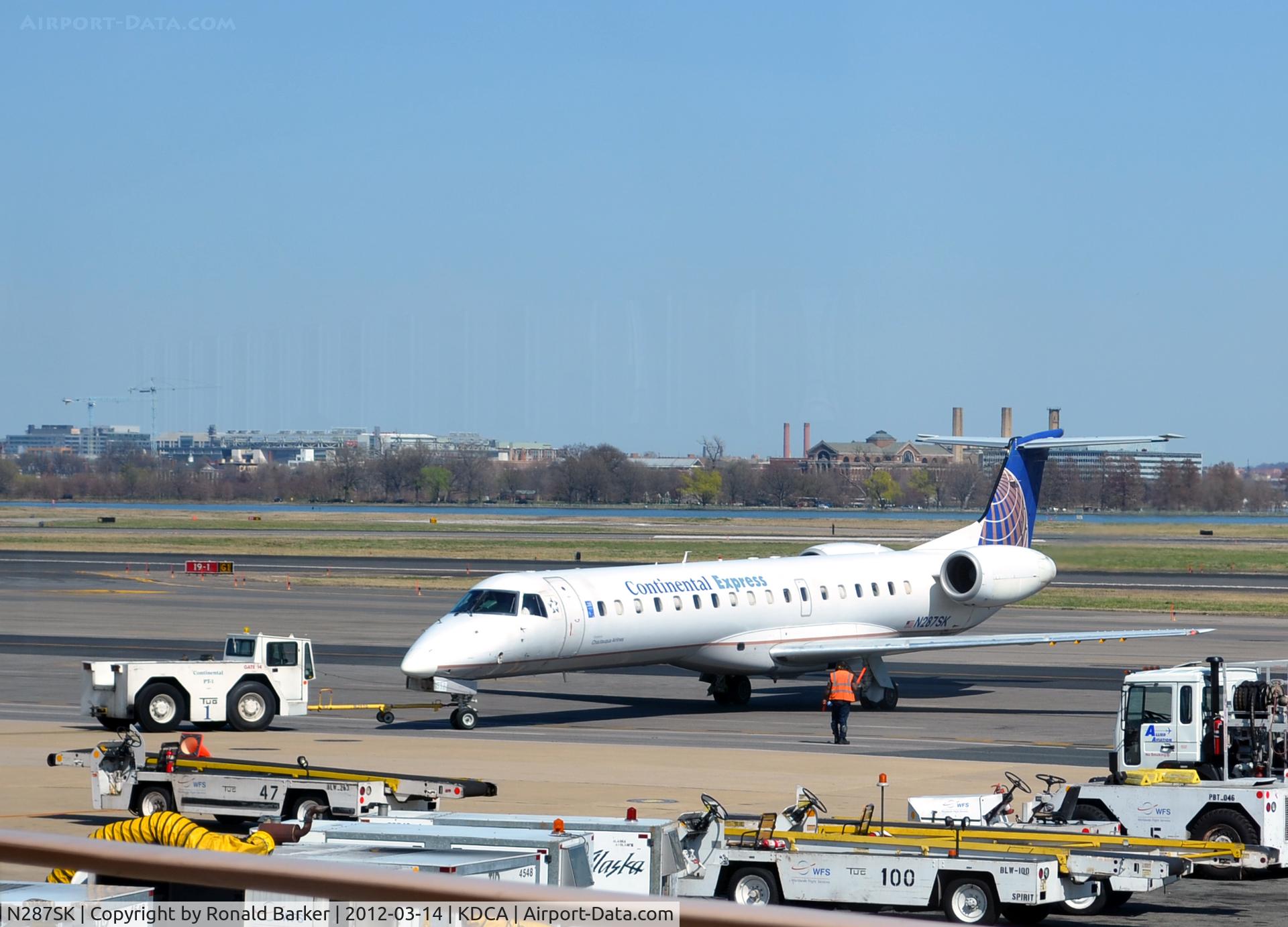 N287SK, 2001 Embraer ERJ-145LR (EMB-145LR) C/N 145460, Push back DCA