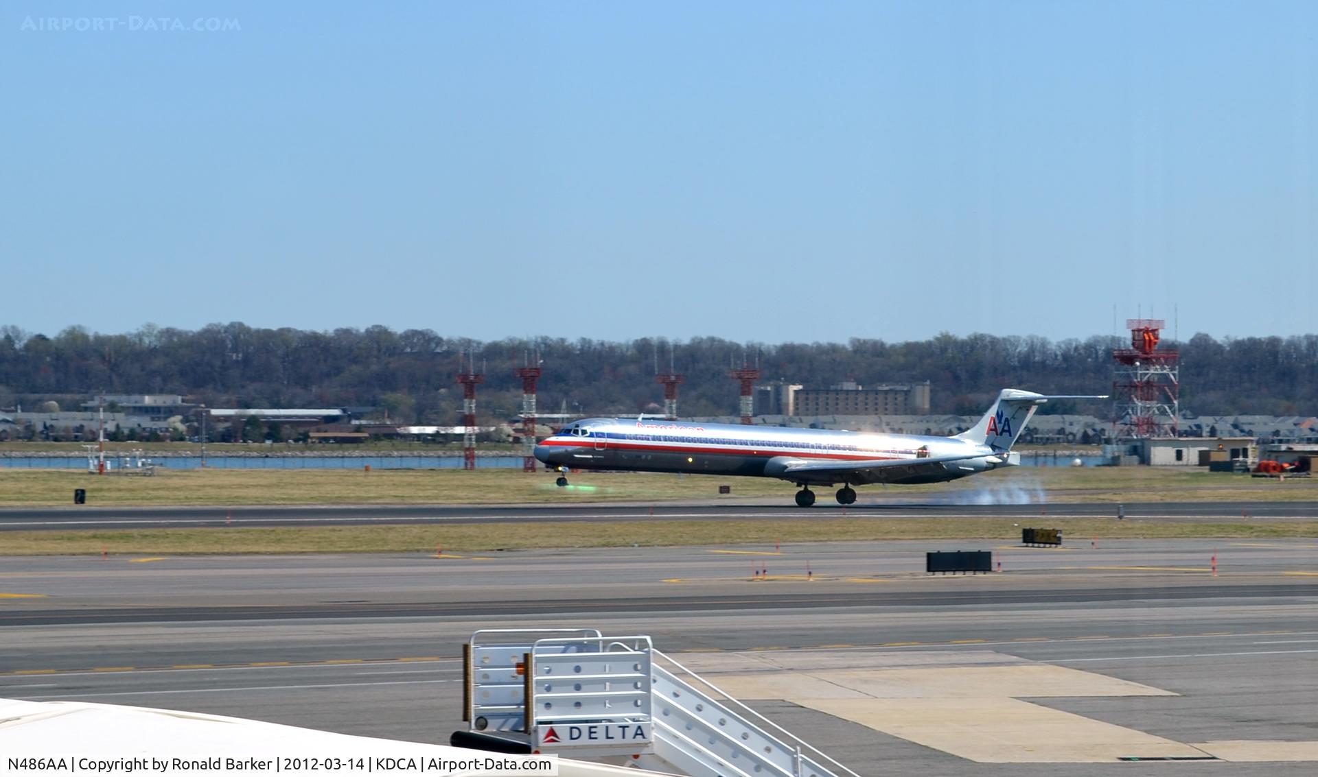 N486AA, 1988 McDonnell Douglas MD-82 (DC-9-82) C/N 49679, Landing DCA