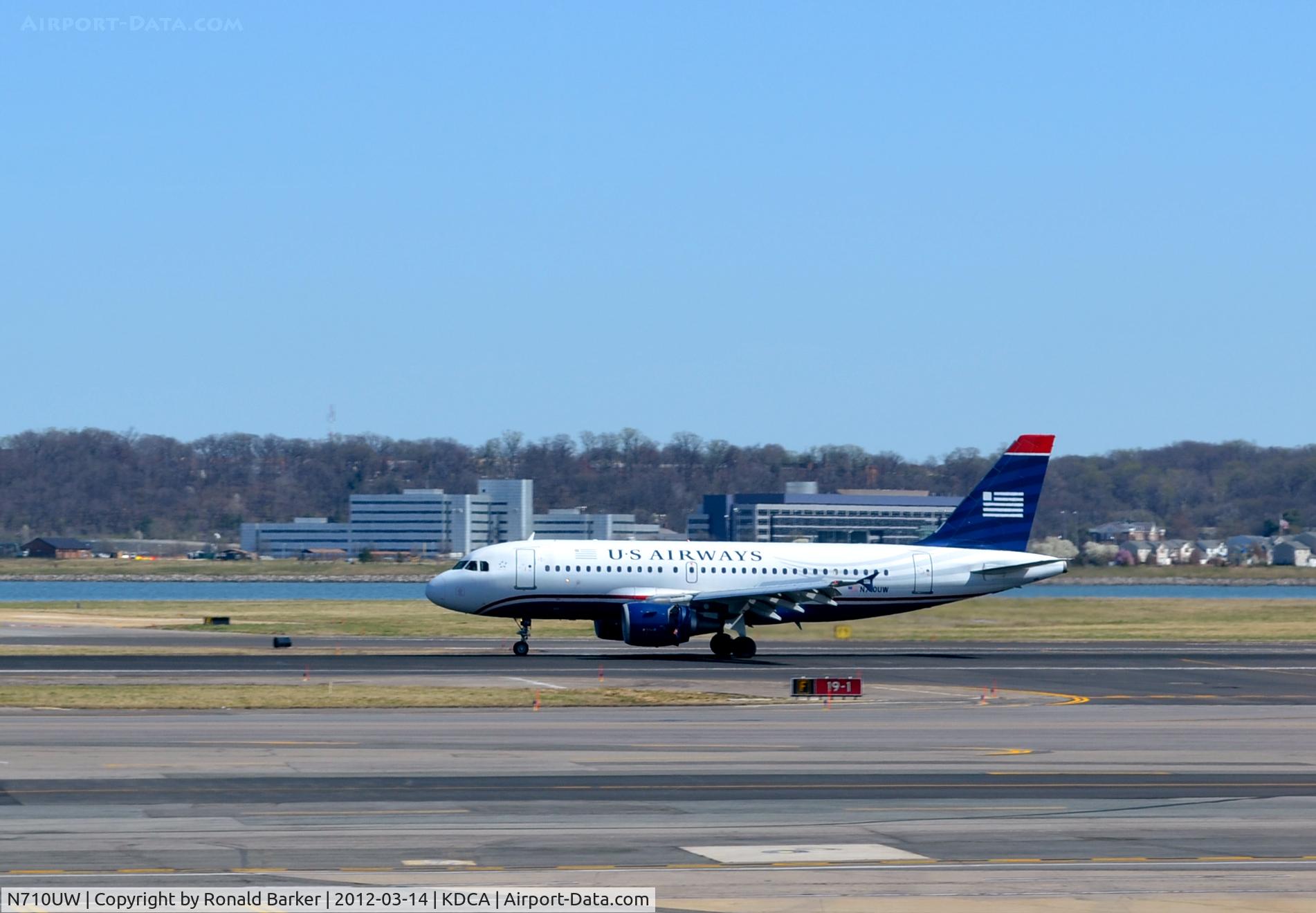 N710UW, 1999 Airbus A319-112 C/N 1019, Landing DCA