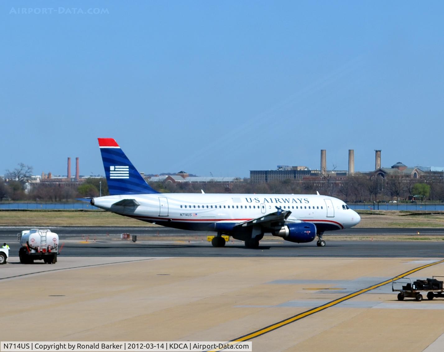 N714US, 1999 Airbus A319-112 C/N 1046, DCA, VA
