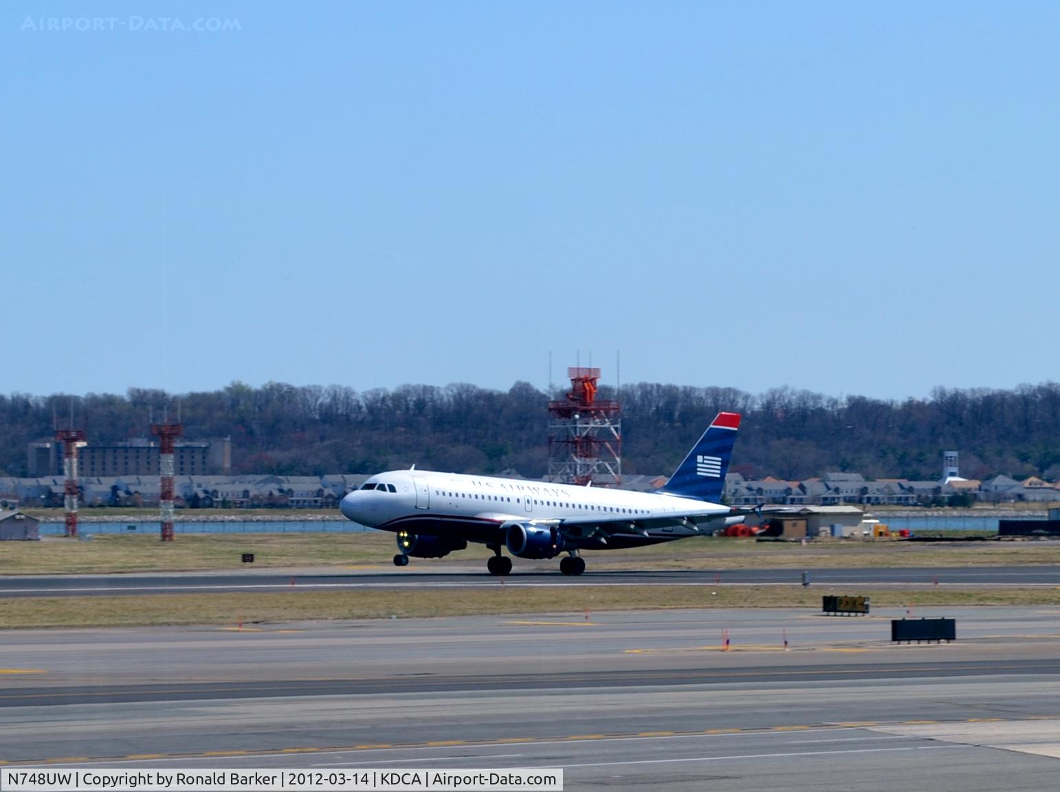 N748UW, 2000 Airbus A319-112 C/N 1311, Landing DCA