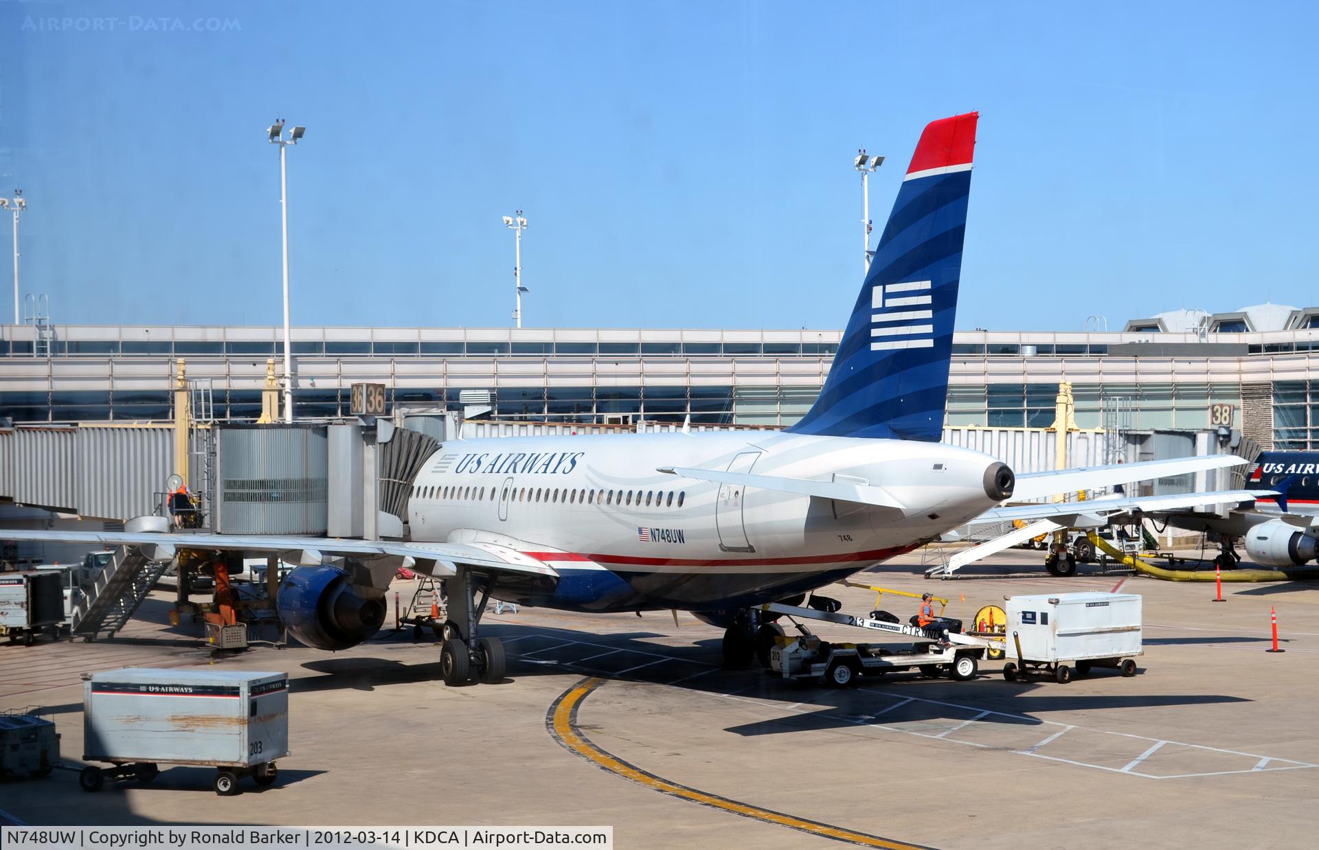 N748UW, 2000 Airbus A319-112 C/N 1311, DCA, V A
