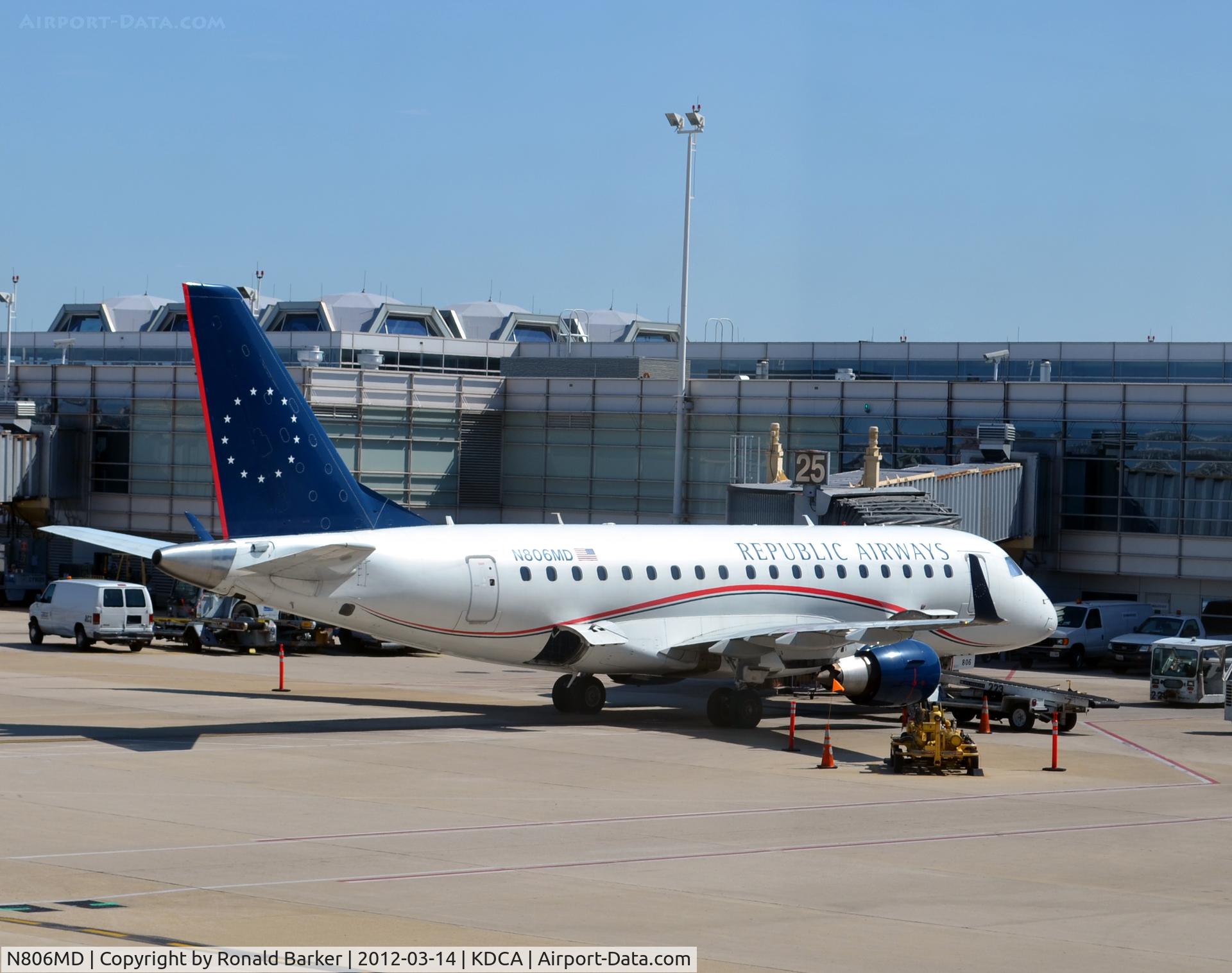 N806MD, 2004 Embraer 170SU (ERJ-170-100SU) C/N 17000019, DCA, VA