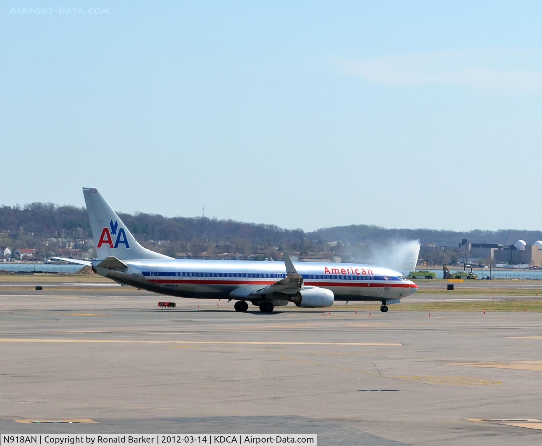 N918AN, 1999 Boeing 737-823 C/N 29519, DCA, VA