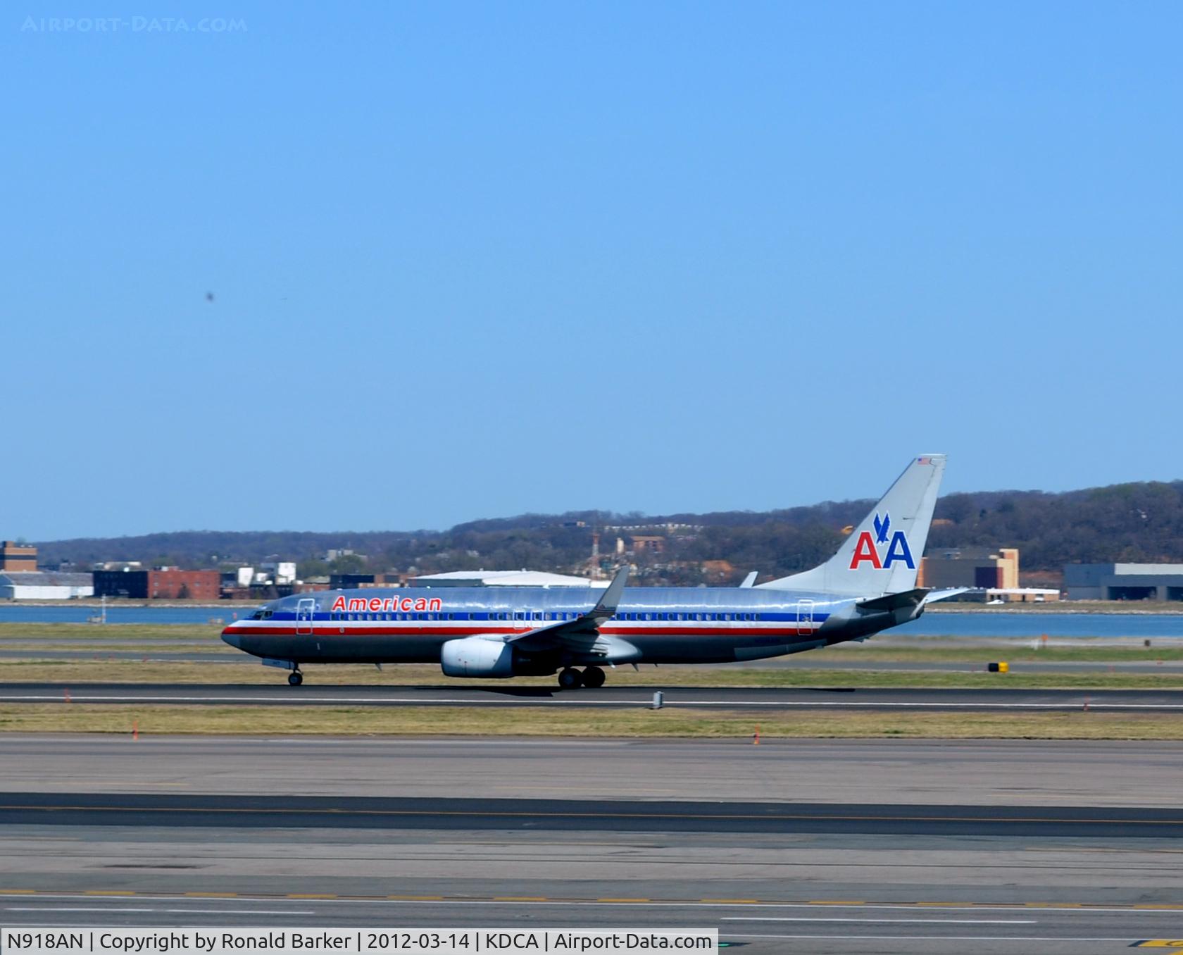 N918AN, 1999 Boeing 737-823 C/N 29519, Take Off DCA
