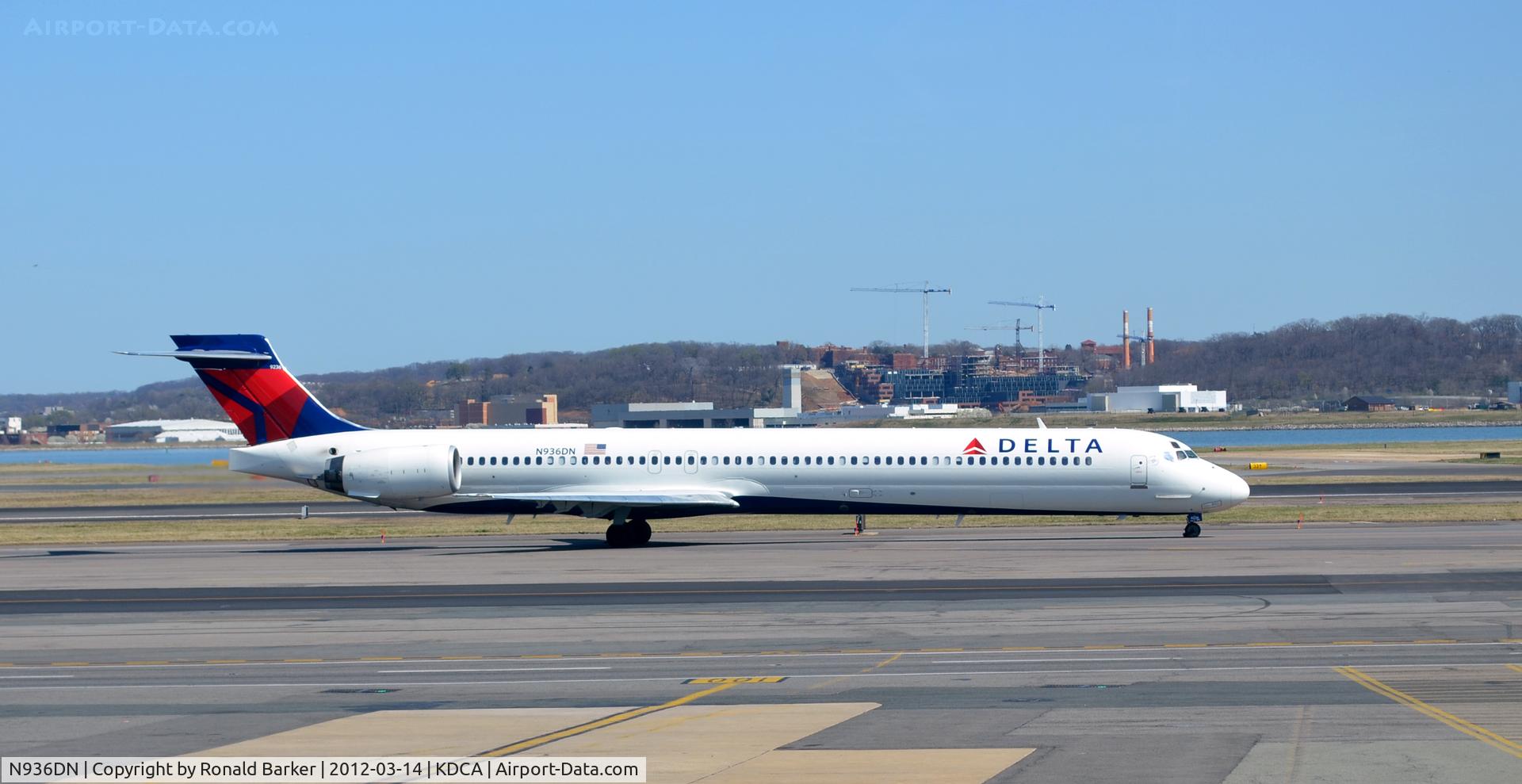 N936DN, 1996 McDonnell Douglas MD-90-30 C/N 53461, Taxi DCA