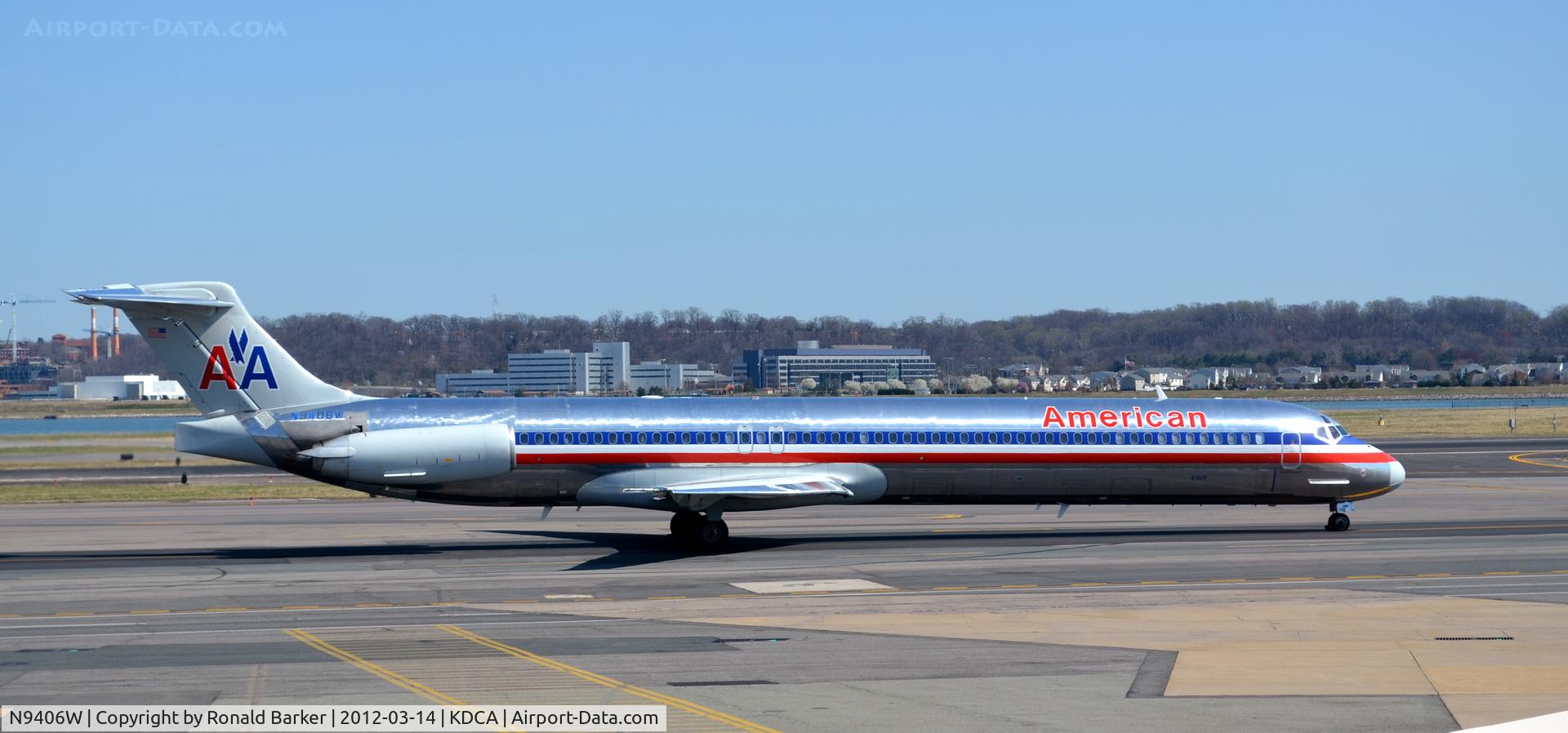 N9406W, 1992 McDonnell Douglas MD-83 (DC-9-83) C/N 53126, Taxi DCA