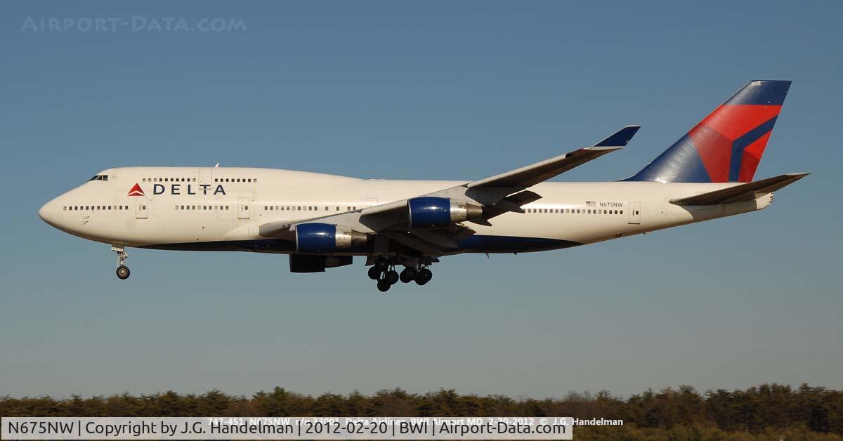 N675NW, 2002 Boeing 747-451 C/N 33001, on final to 33L