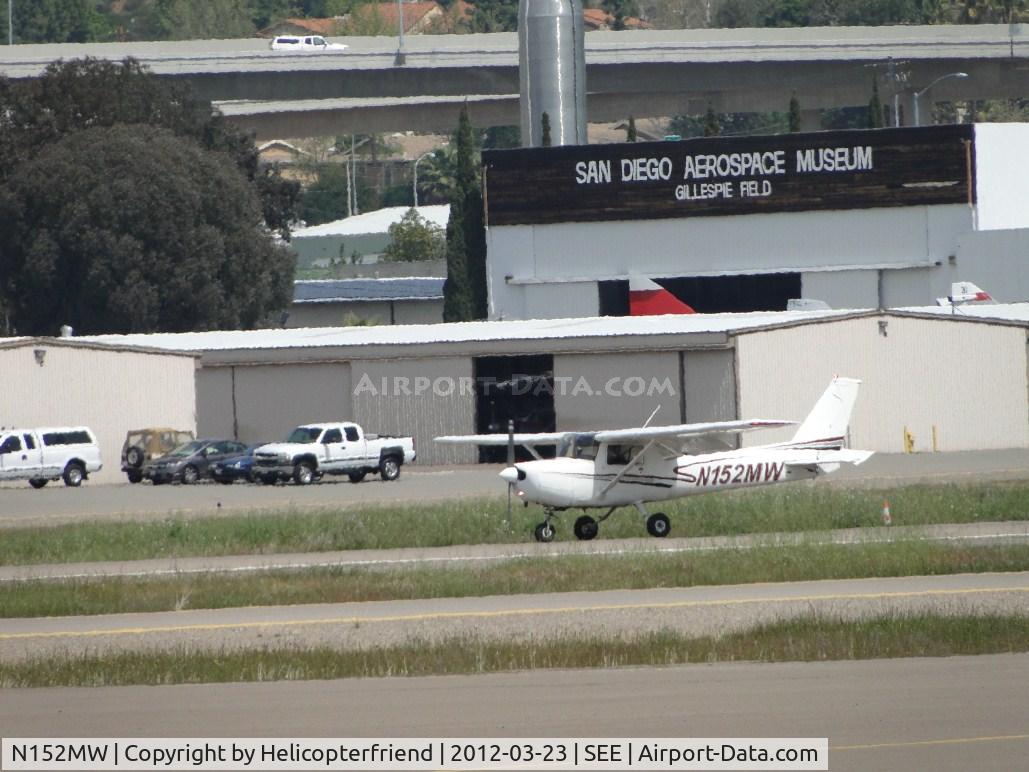 N152MW, 1978 Cessna 152 C/N 15282728, Temporarily stopped on runway 27R