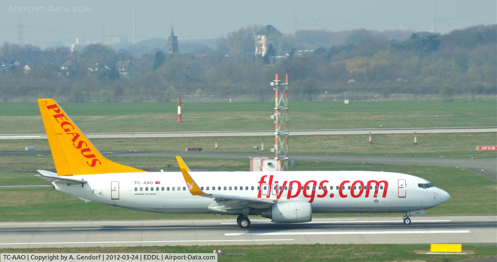 TC-AAO, 2000 Boeing 737-86N C/N 28619, Pegasus Airlines, is seen here running down runway 05R at Düsseldorf Int´l (EDDL)