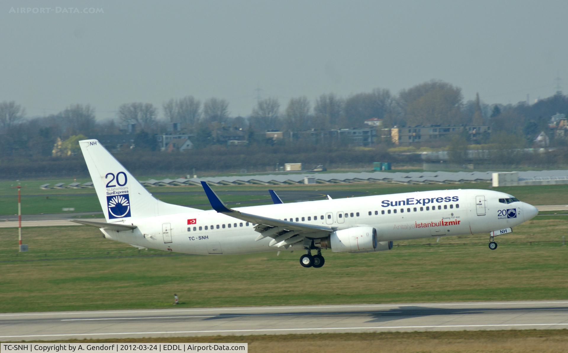 TC-SNH, 2005 Boeing 737-8FH C/N 30826, Sun Express, on short finals at Düsseldorf Int´l (EDDL)