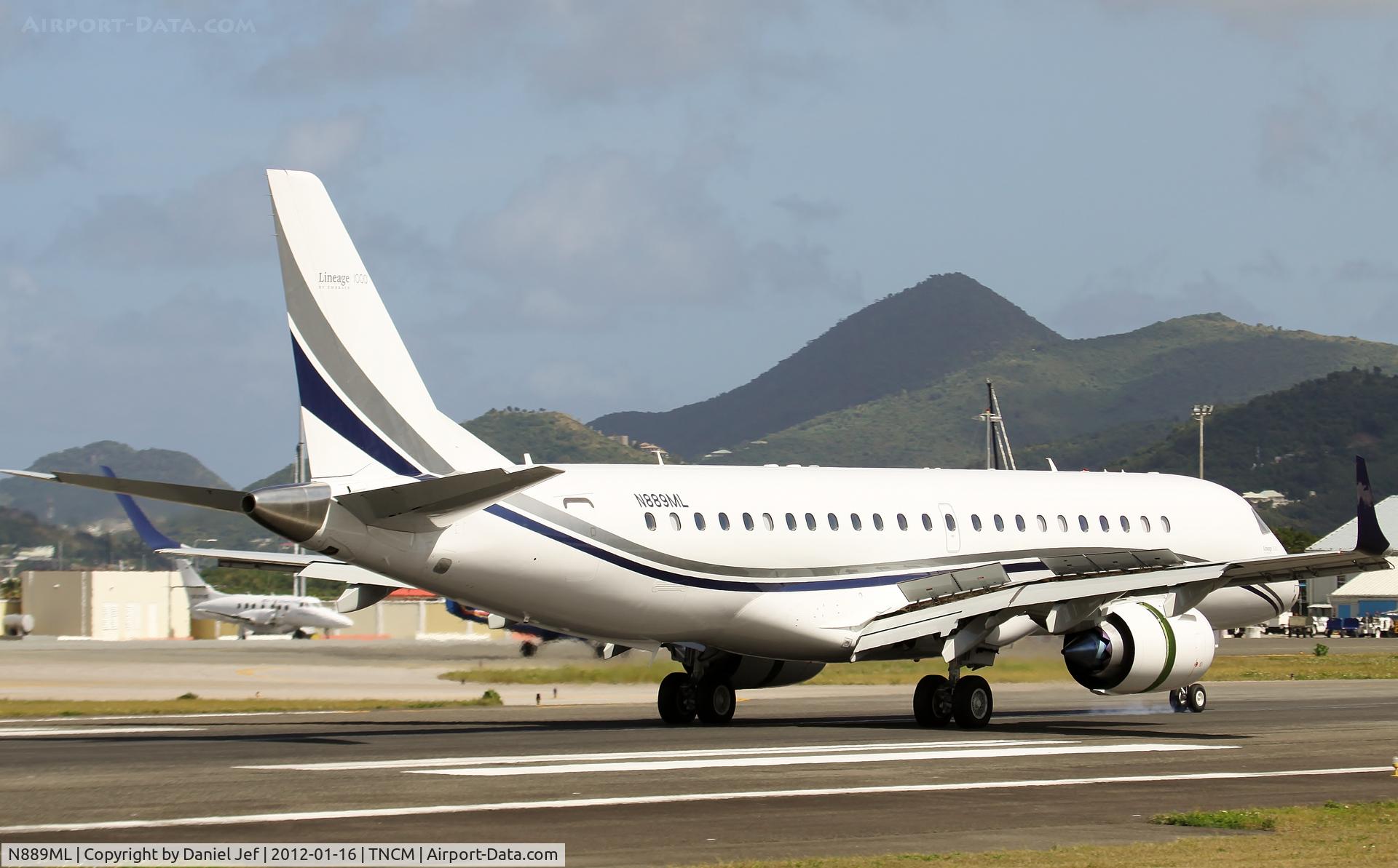 N889ML, Embraer ERJ-190-100ECJ Lineage 1000 C/N 19000438, N889ML
