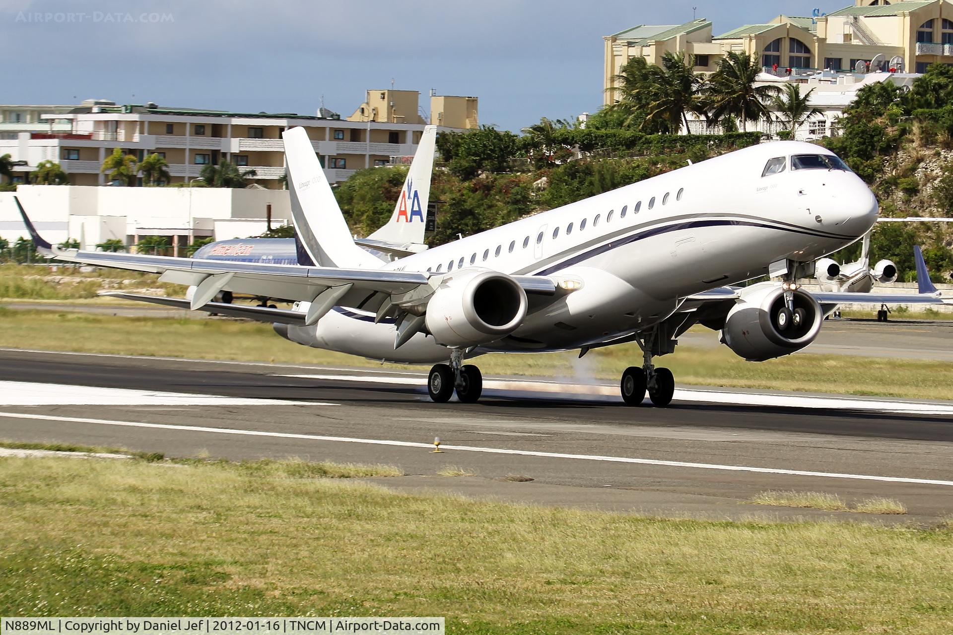 N889ML, Embraer ERJ-190-100ECJ Lineage 1000 C/N 19000438, N889ML