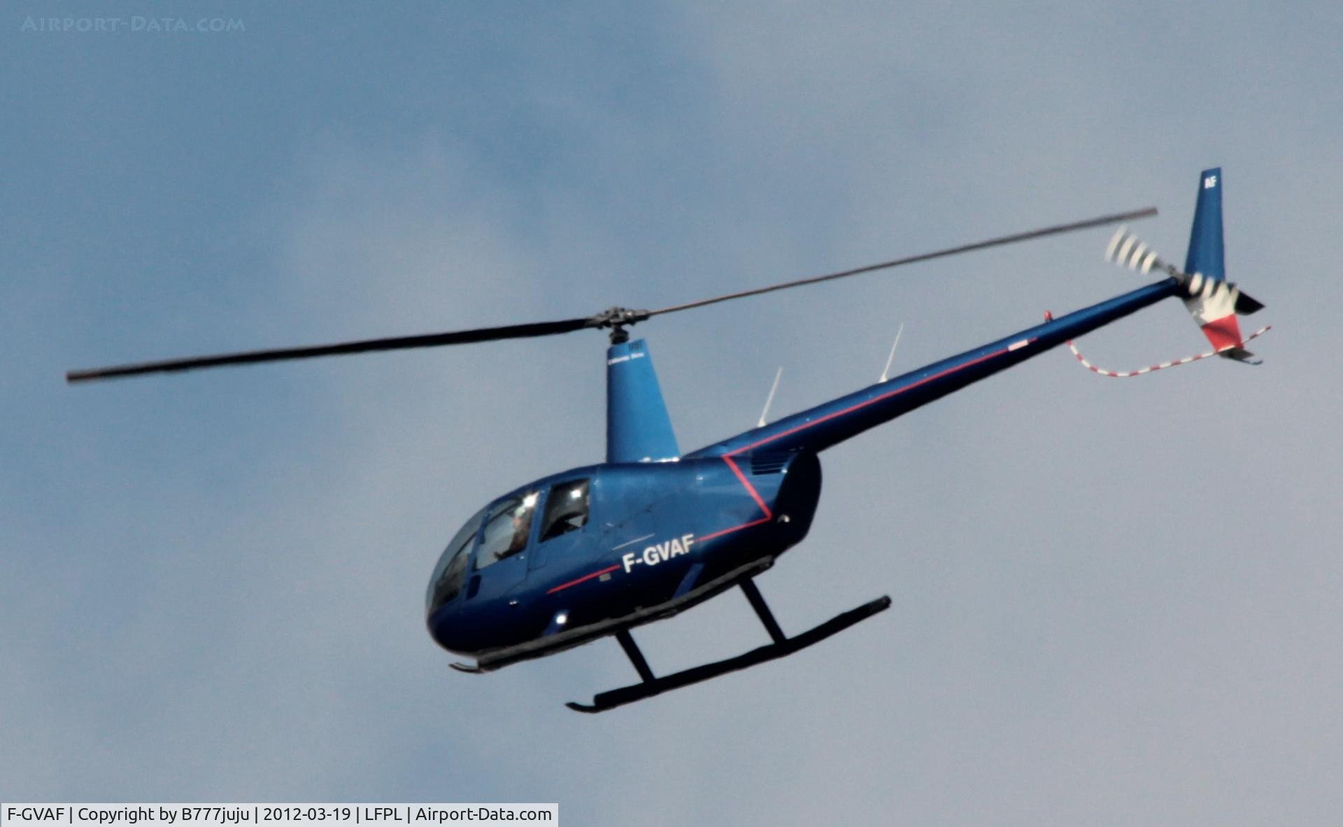 F-GVAF, Robinson R44 II C/N 10234, on transit at Lognes