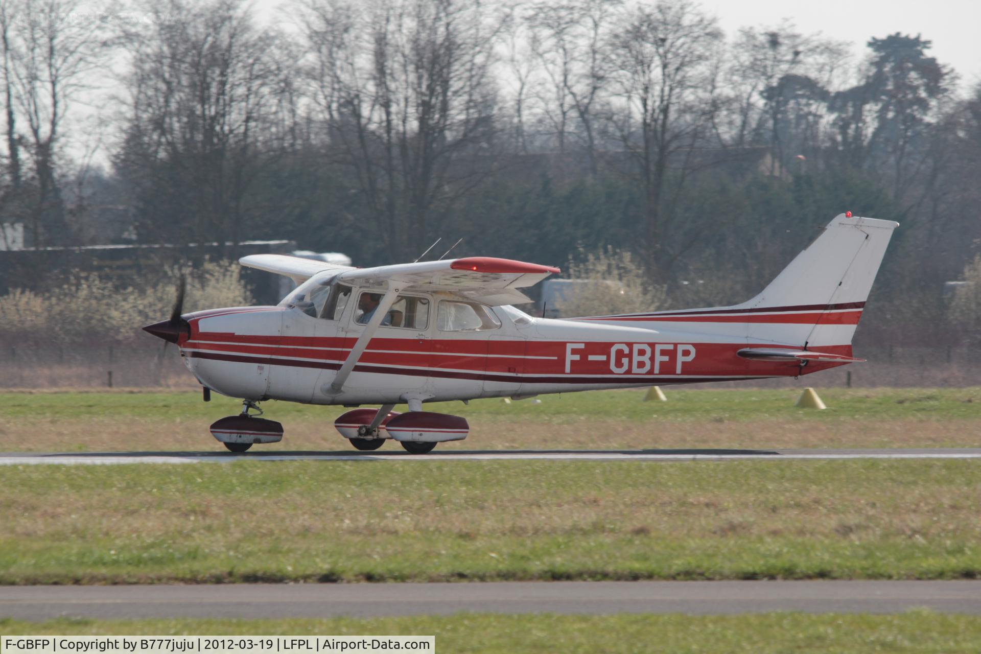 F-GBFP, Reims F172N Skyhawk C/N 1720, on landing at Lognes