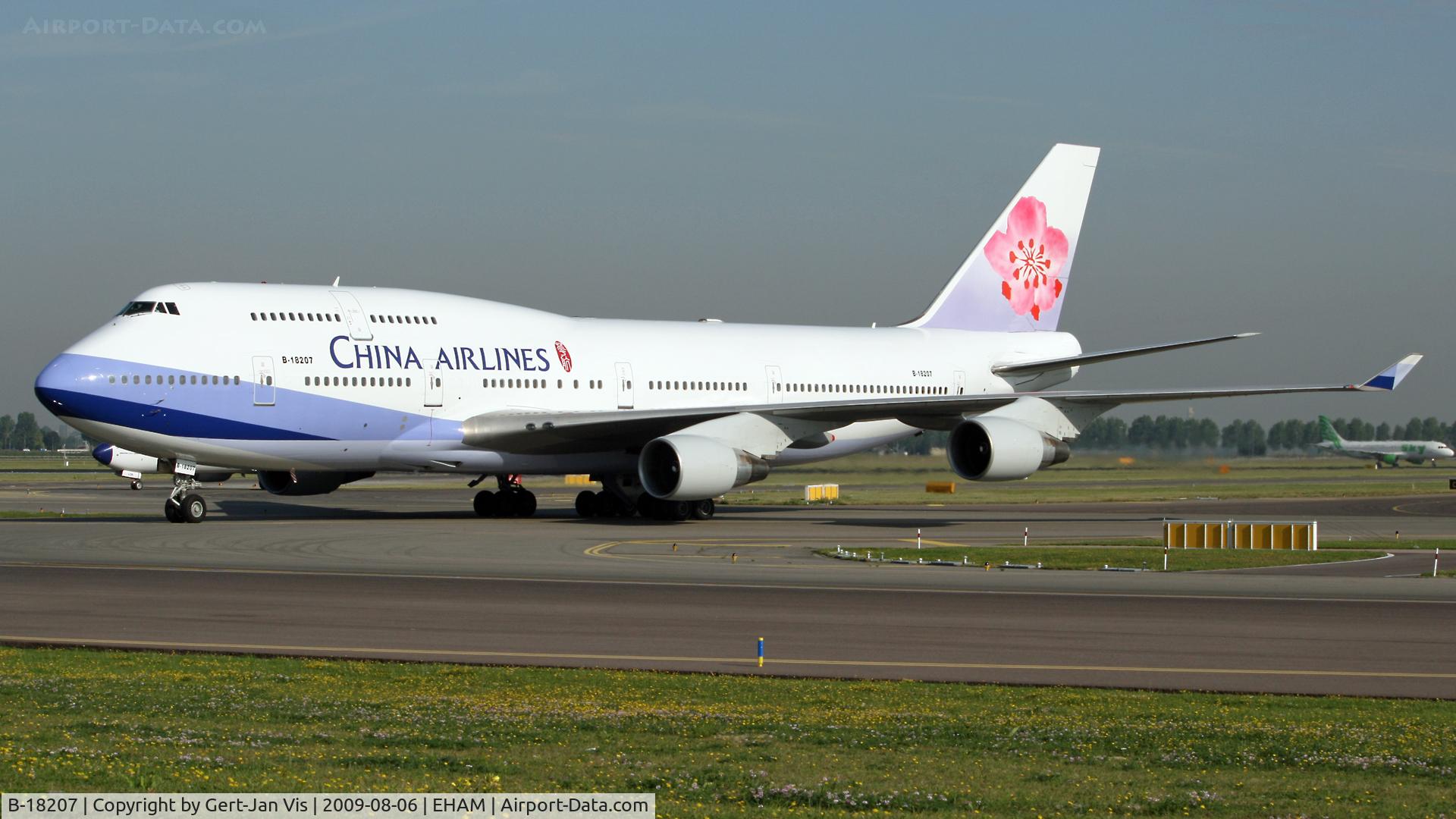 B-18207, Boeing 747-409 C/N 29219, Just landed 18C