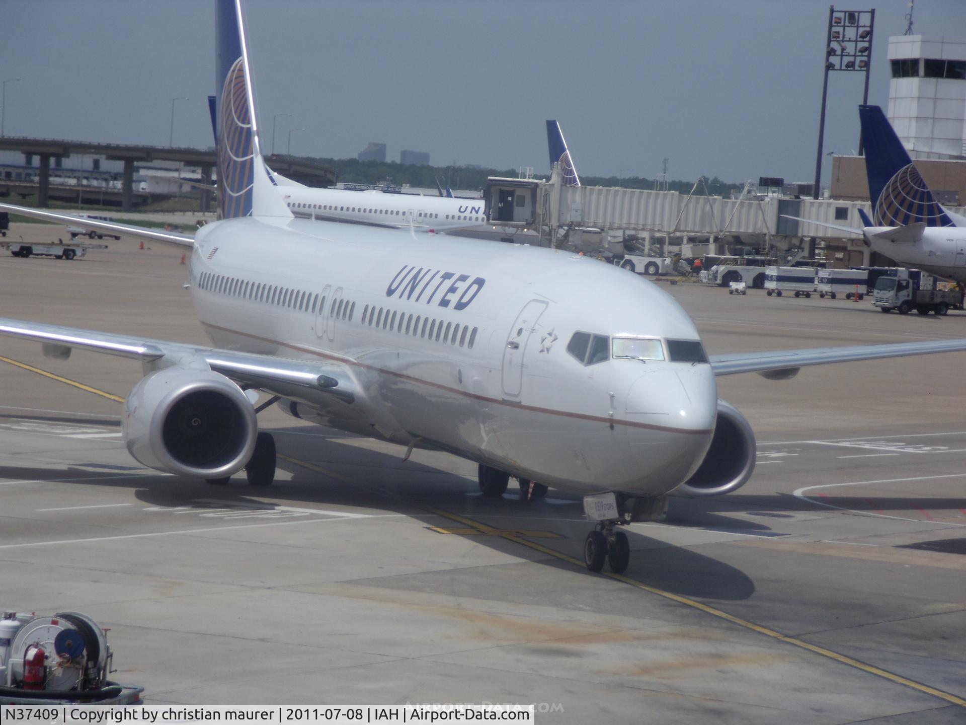 N37409, 2001 Boeing 737-924 C/N 30126, 737-900