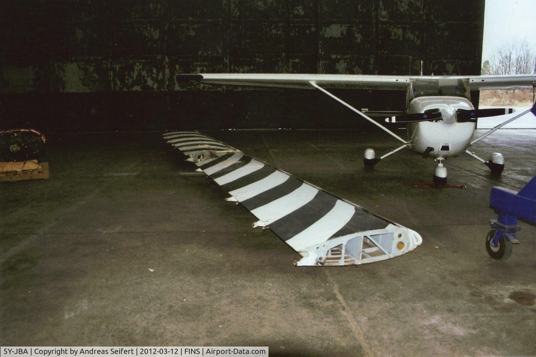 5Y-JBA, Dornier Do-27A-4 C/N 450, abgestellt zur Ersatzteilgewinnung in Finsterwalde (for the production of spare parts in Finsterwalde).
