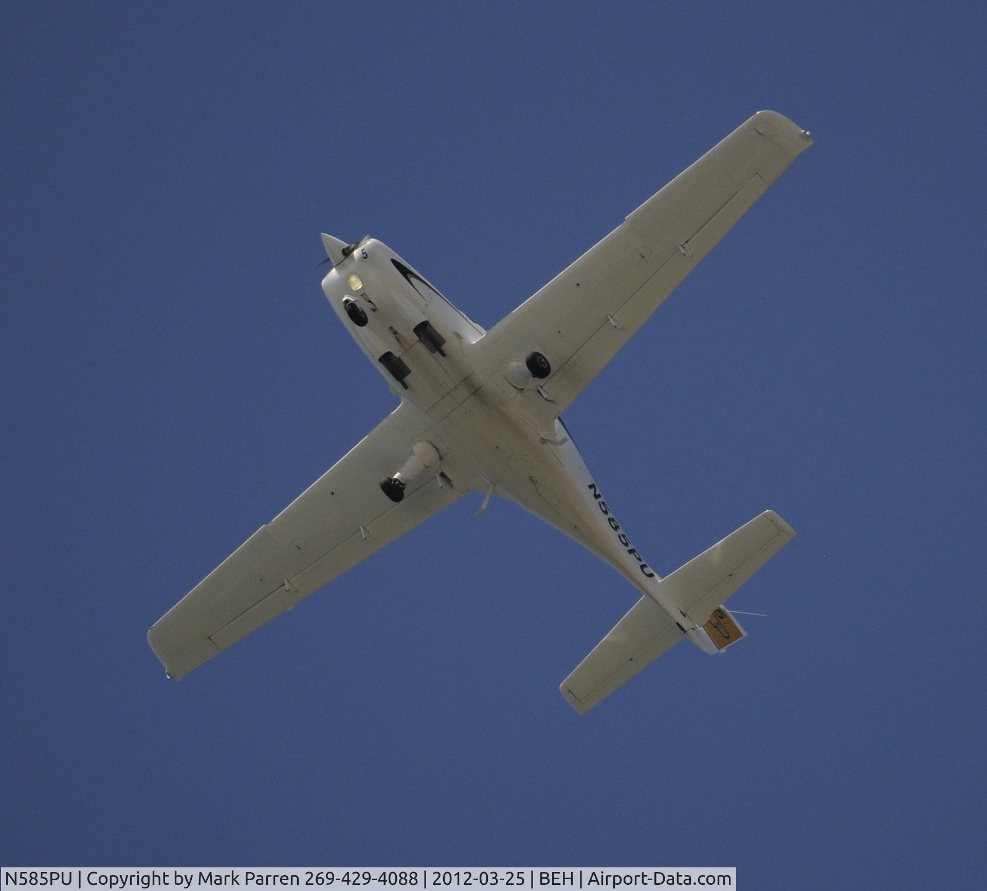 N585PU, Cirrus SR20 C/N 2045, Flying over Silver Beach, Saint Joseph, MI