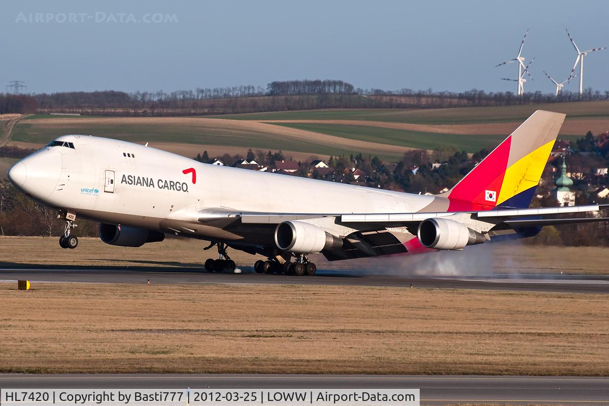 HL7420, 1995 Boeing 747-48EF (SCD) C/N 25783, HL7420@VIE