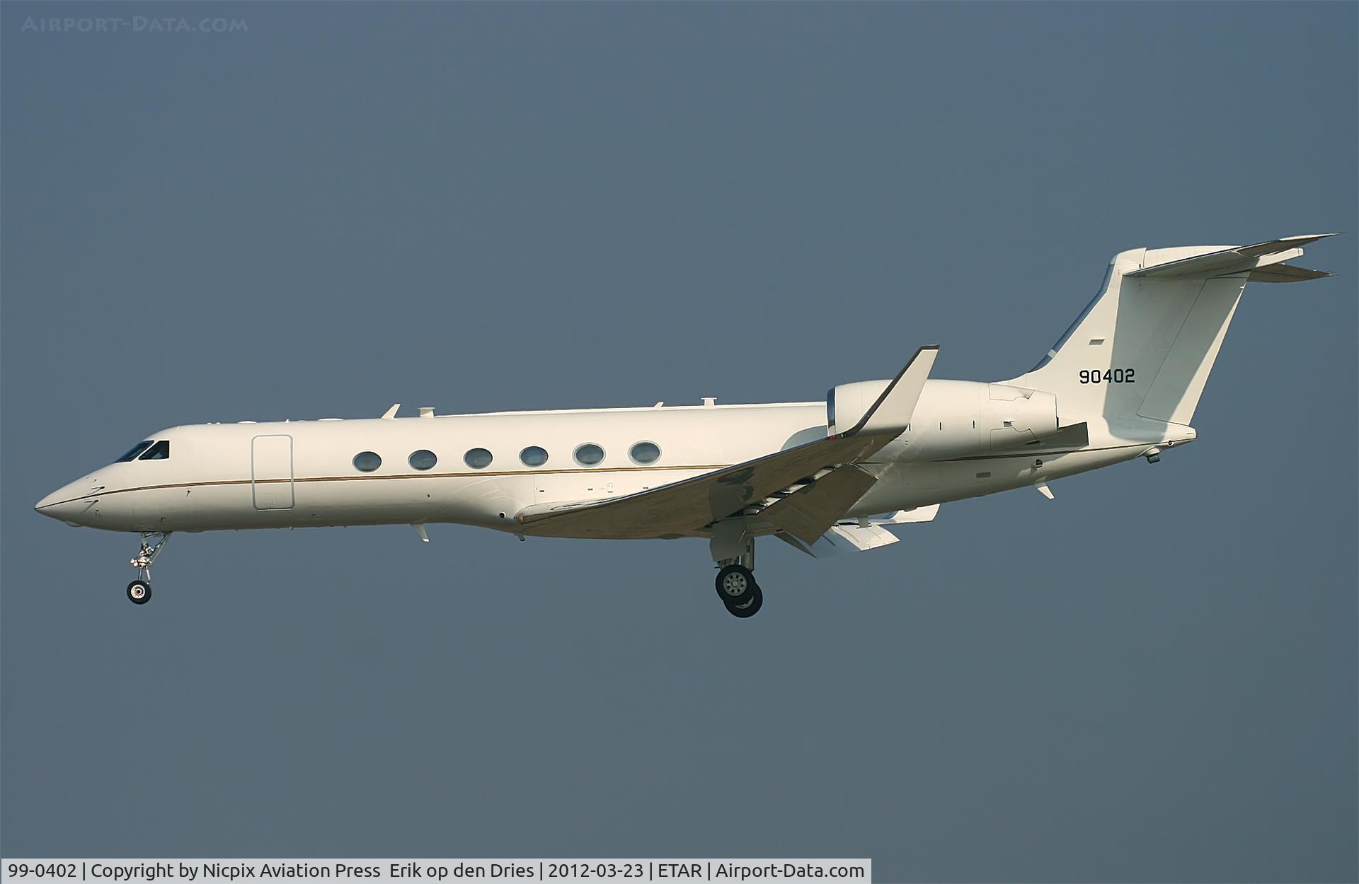 99-0402, 2000 Gulfstream Aerospace C-37A (Gulfstream V) C/N 571, C-37A 99-0402 is assigned to the 86th AW/76 AS and is seen here on finals of its' homebase:  at Ramstein AB, Germany