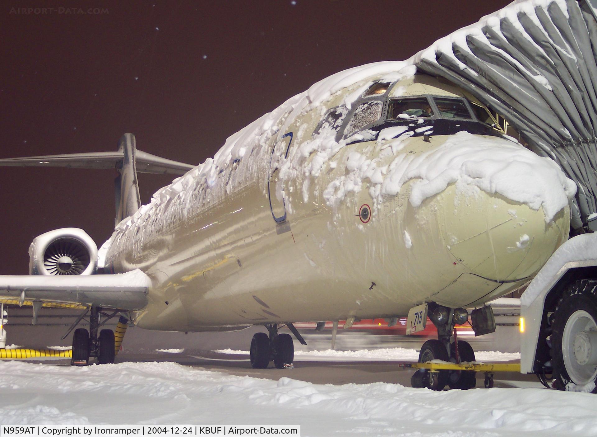 N959AT, 2001 Boeing 717-200 C/N 55021, It looks like a snowcone!