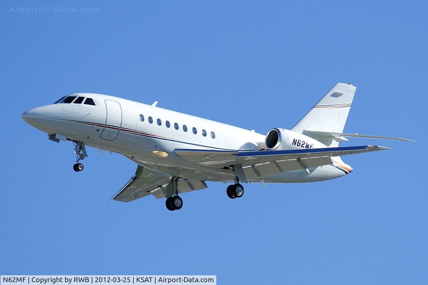 N62MF, 1995 Dassault Falcon 2000 C/N 17, On approach runway 3