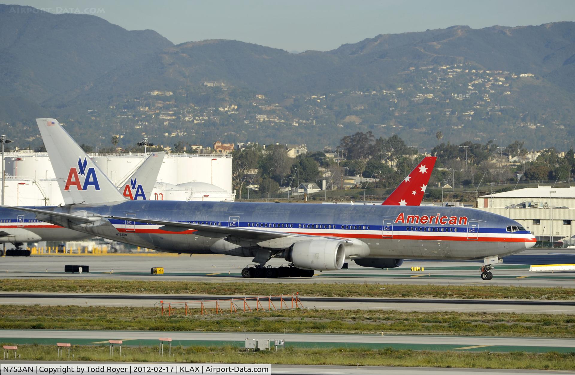 N753AN, 2001 Boeing 777-223 C/N 30261, Taxiing to gate at LAX