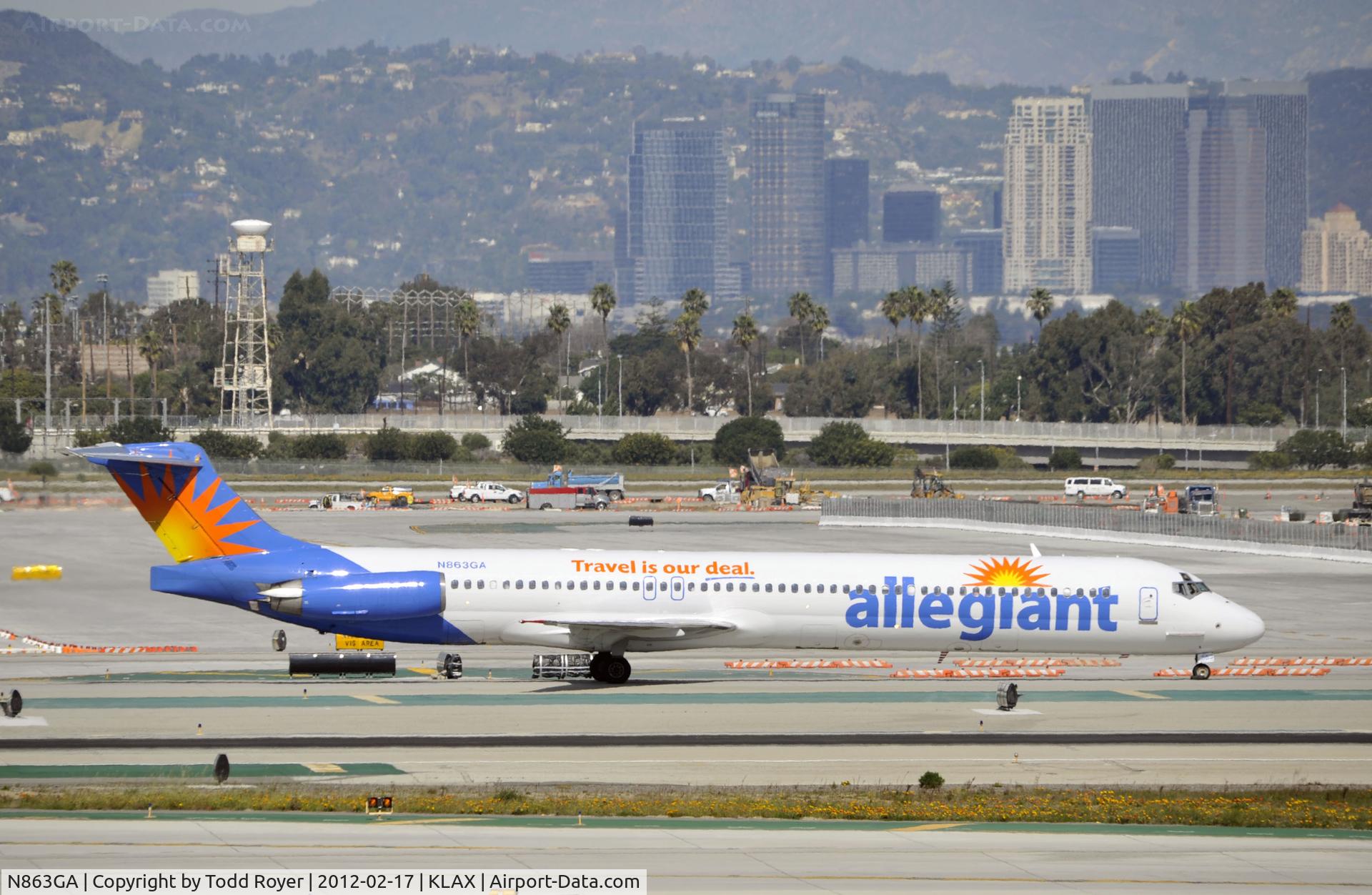 N863GA, 1989 McDonnell Douglas MD-83 (DC-9-83) C/N 49911, Taxiing to gate at LAX