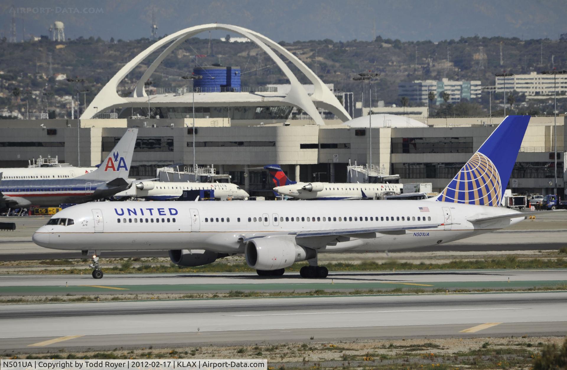 N501UA, 1989 Boeing 757-222 C/N 24622, Taxiing to gate at LAX
