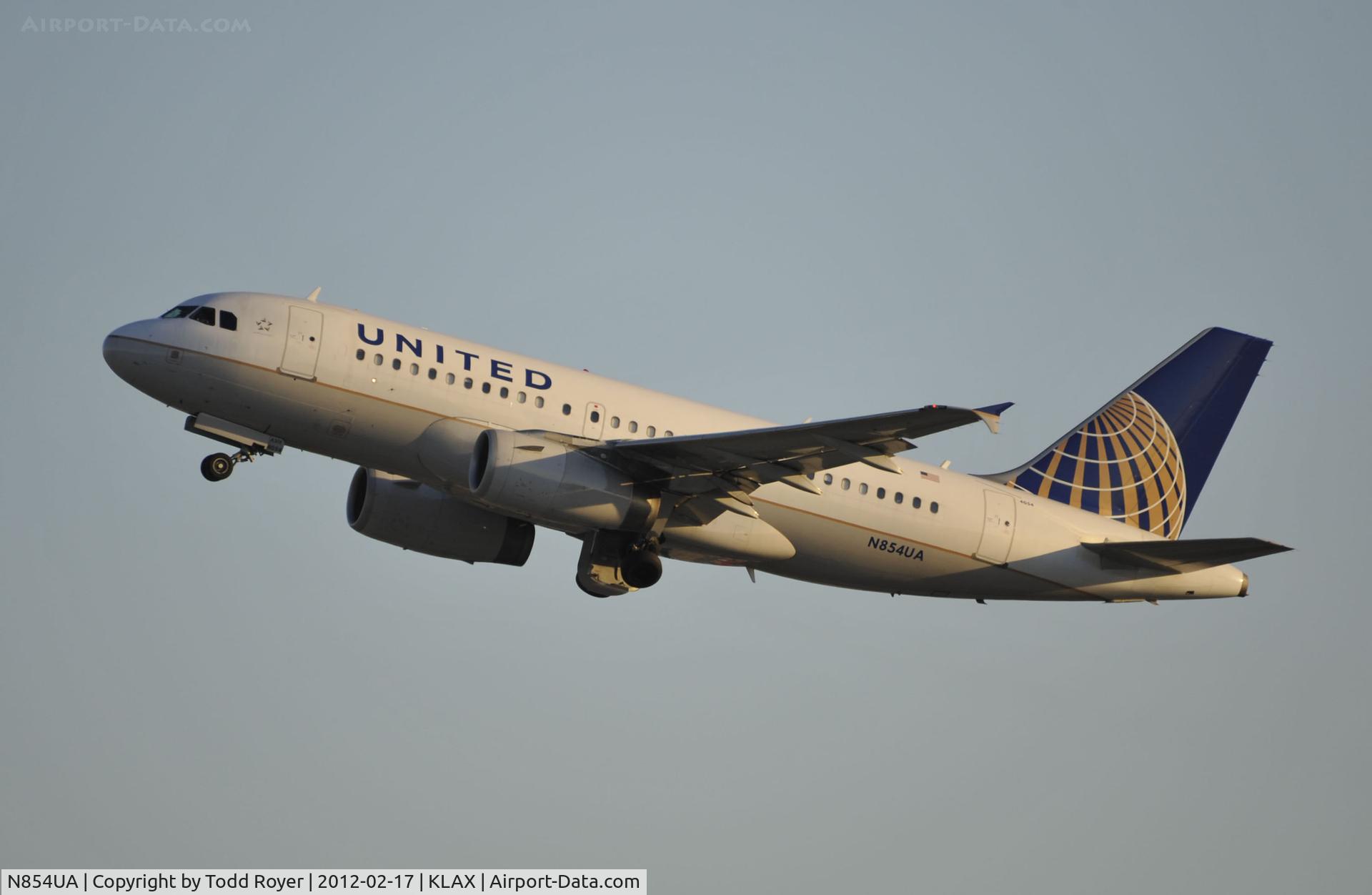 N854UA, 2002 Airbus A319-131 C/N 1731, Departing LAX on 25R