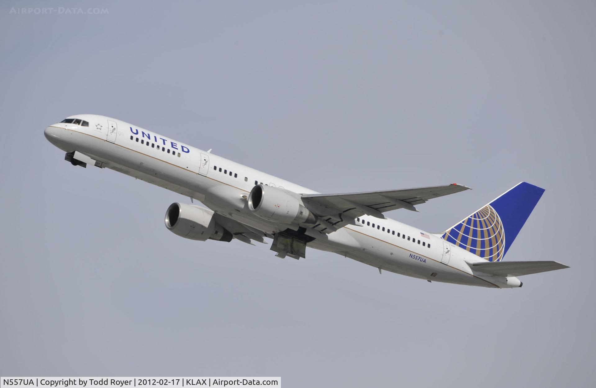 N557UA, 1992 Boeing 757-222 C/N 26653, Departing LAX on 25R