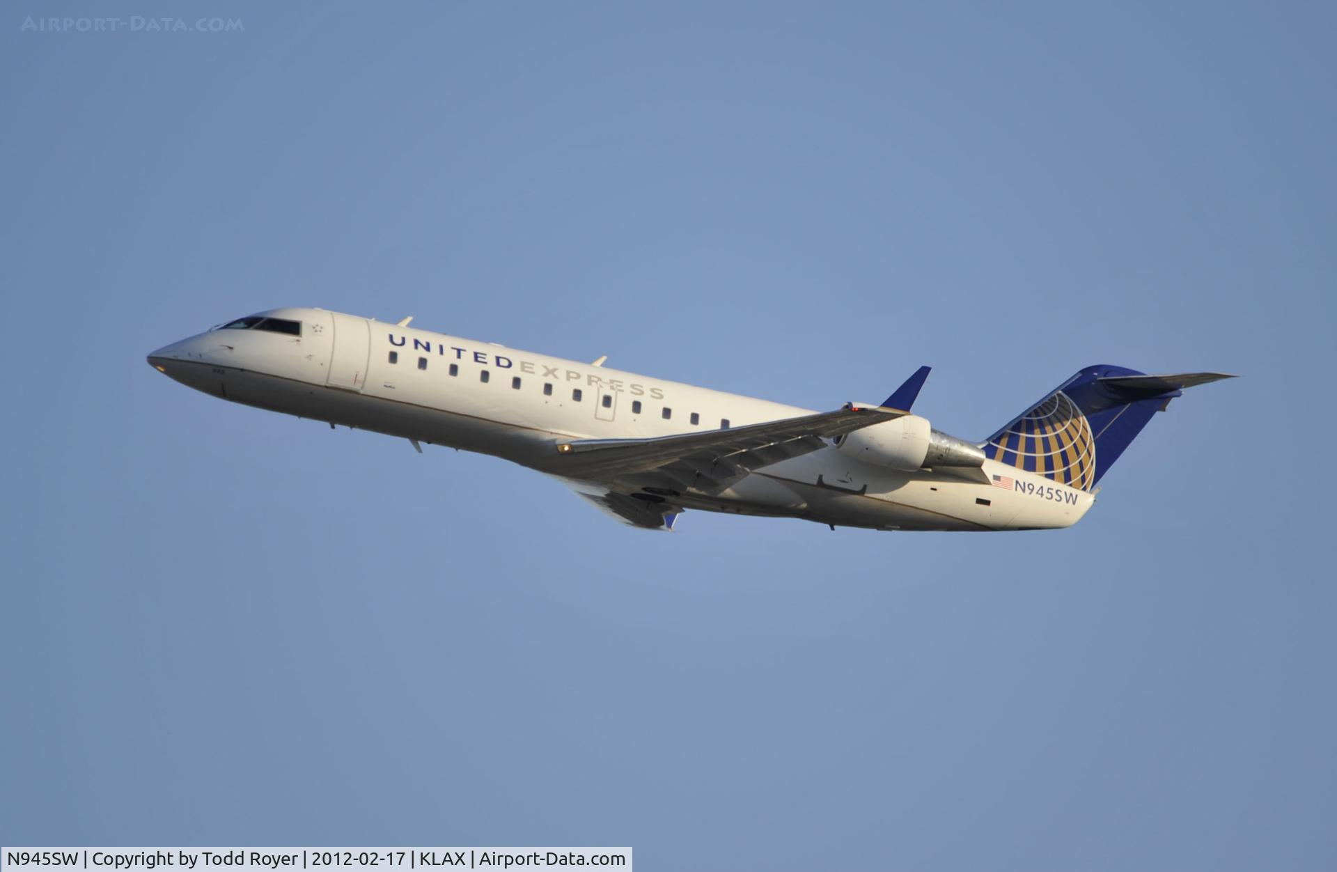 N945SW, 2003 Bombardier CRJ-200LR (CL-600-2B19) C/N 7770, Departing LAX on 25R
