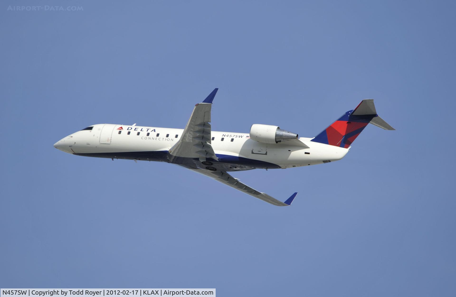 N457SW, 2003 Canadair CL-600-2B19 Regional Jet CRJ-200LR C/N 7773, Departing LAX on 25R