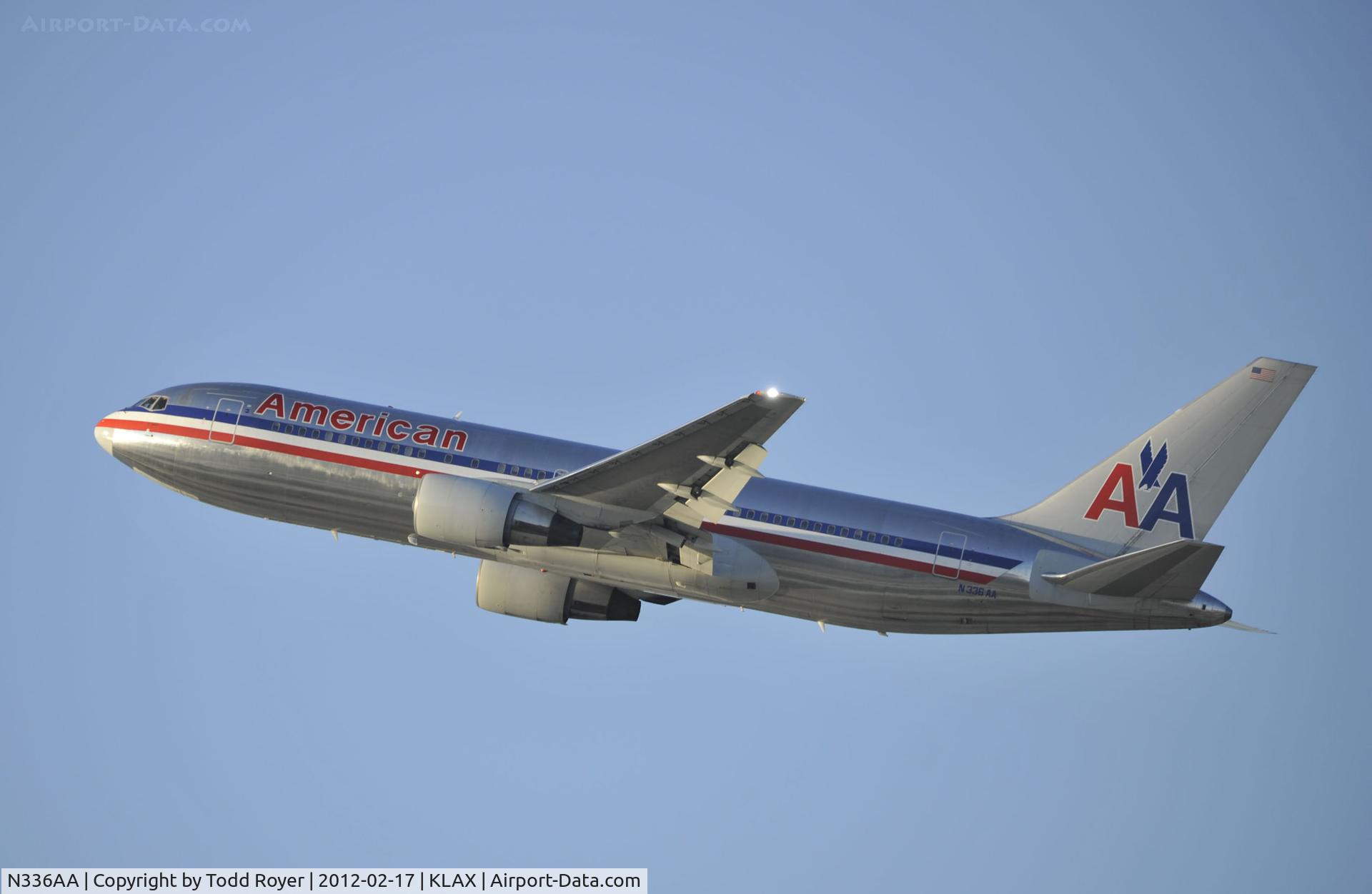 N336AA, 1987 Boeing 767-223 C/N 22334, Departing LAX on 25R