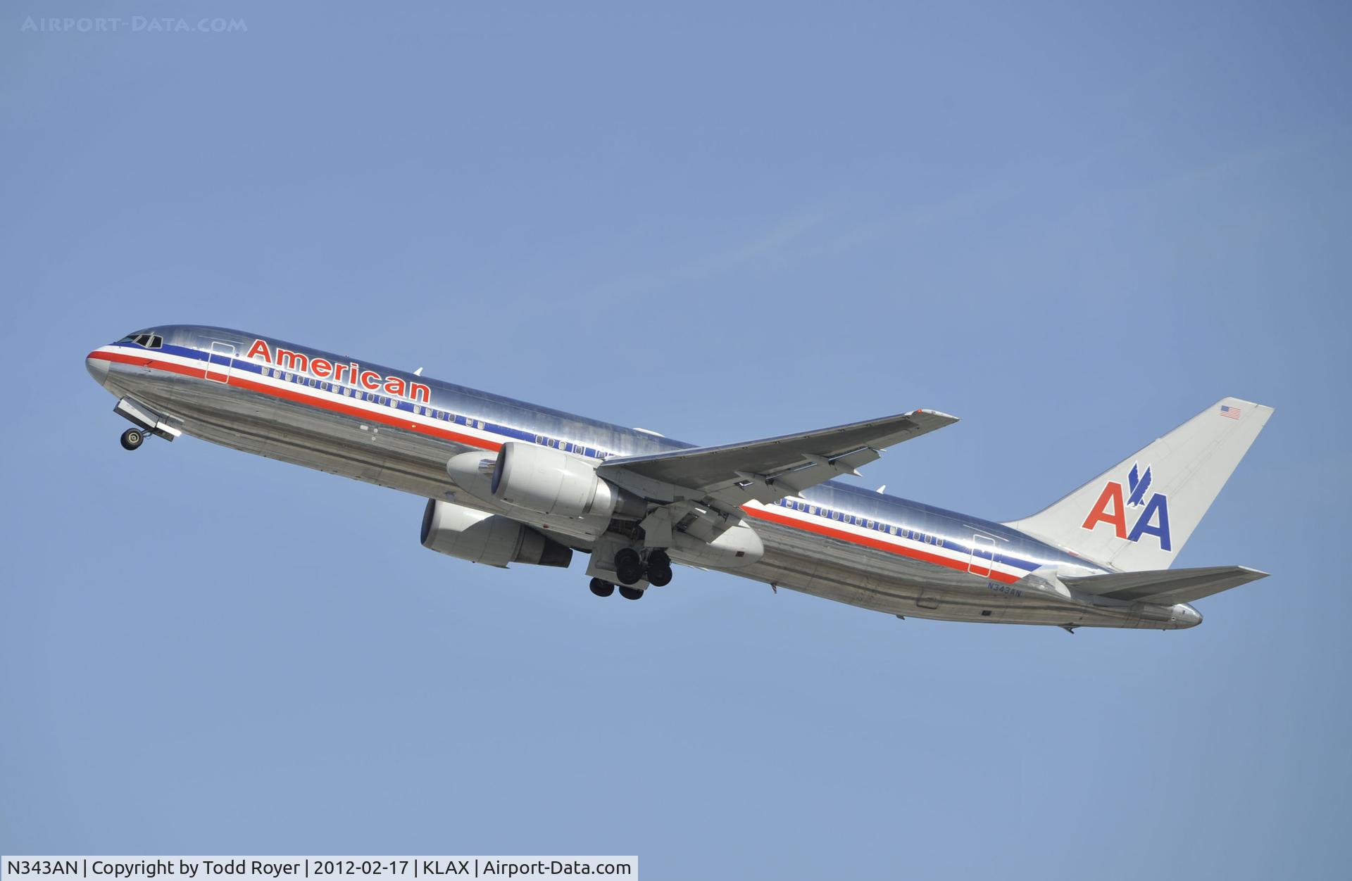 N343AN, 2003 Boeing 767-323 C/N 33082, Departing LAX on 25R