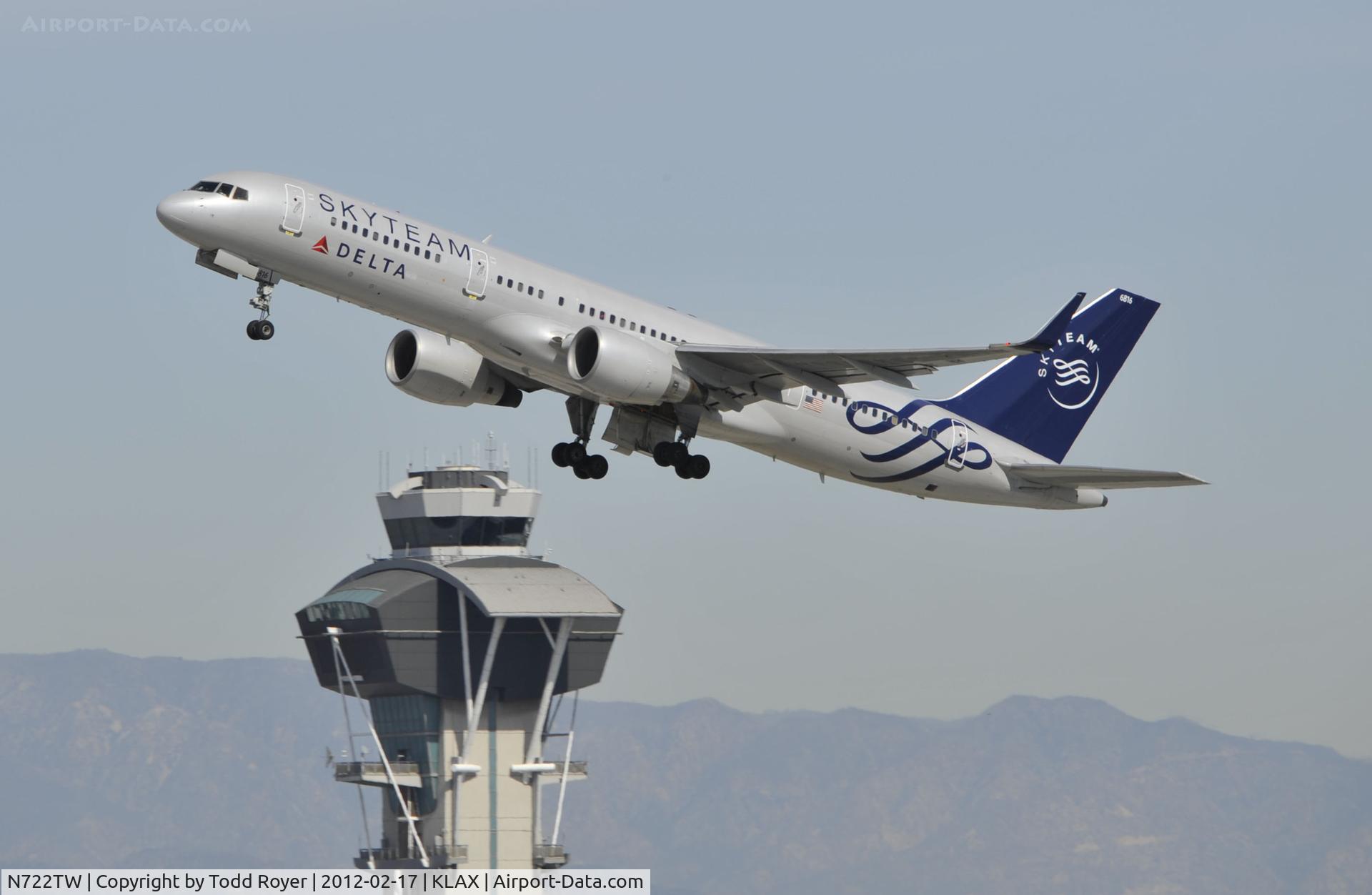 N722TW, 1999 Boeing 757-231 C/N 29385, Departing LAX on 25R